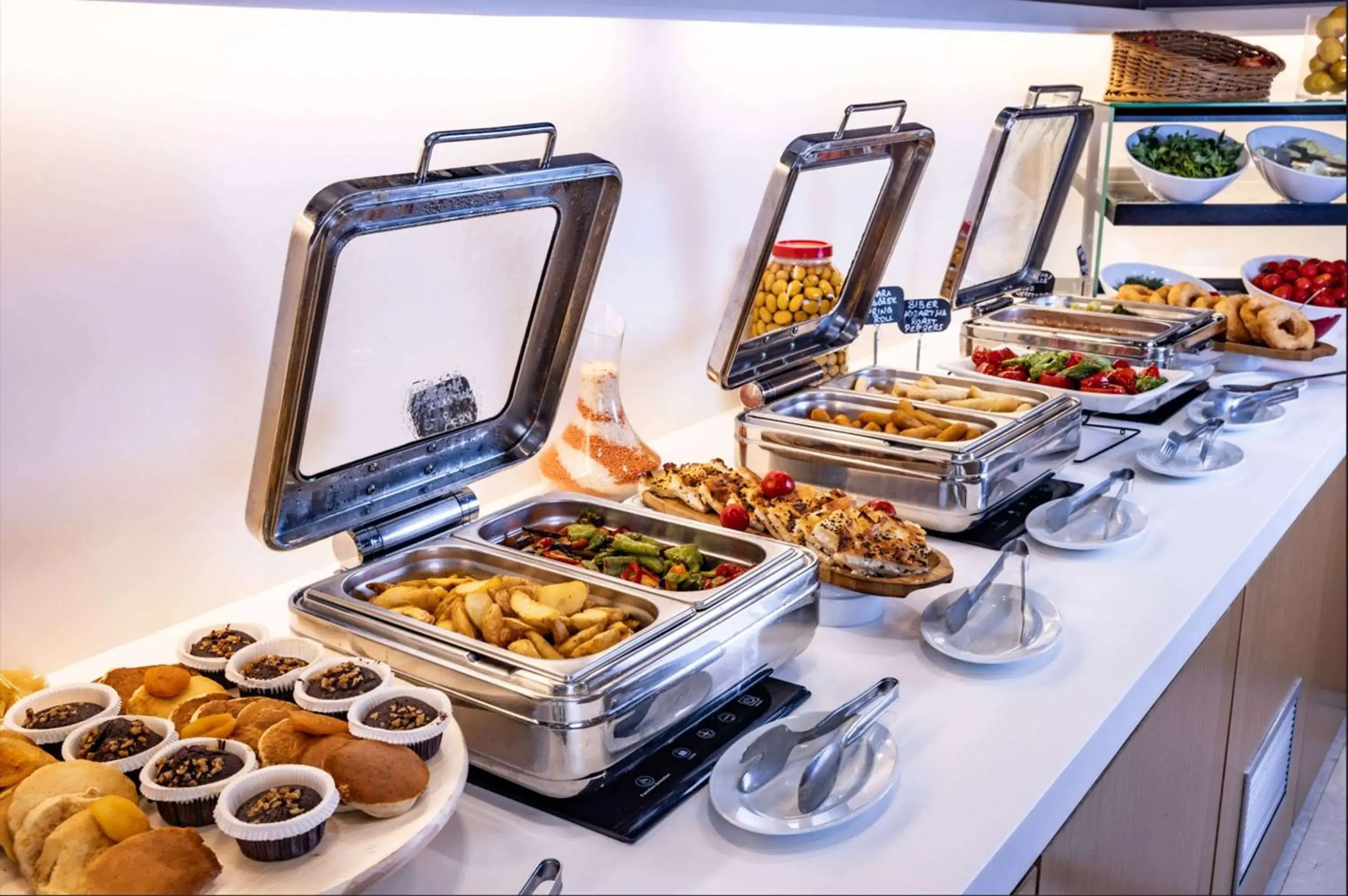 Restaurant/places to eat in Ramada by Wyndham Istanbul Alibeykoy Restaurant/places to eat in Ramada by Wyndham Istanbul Alibeykoy