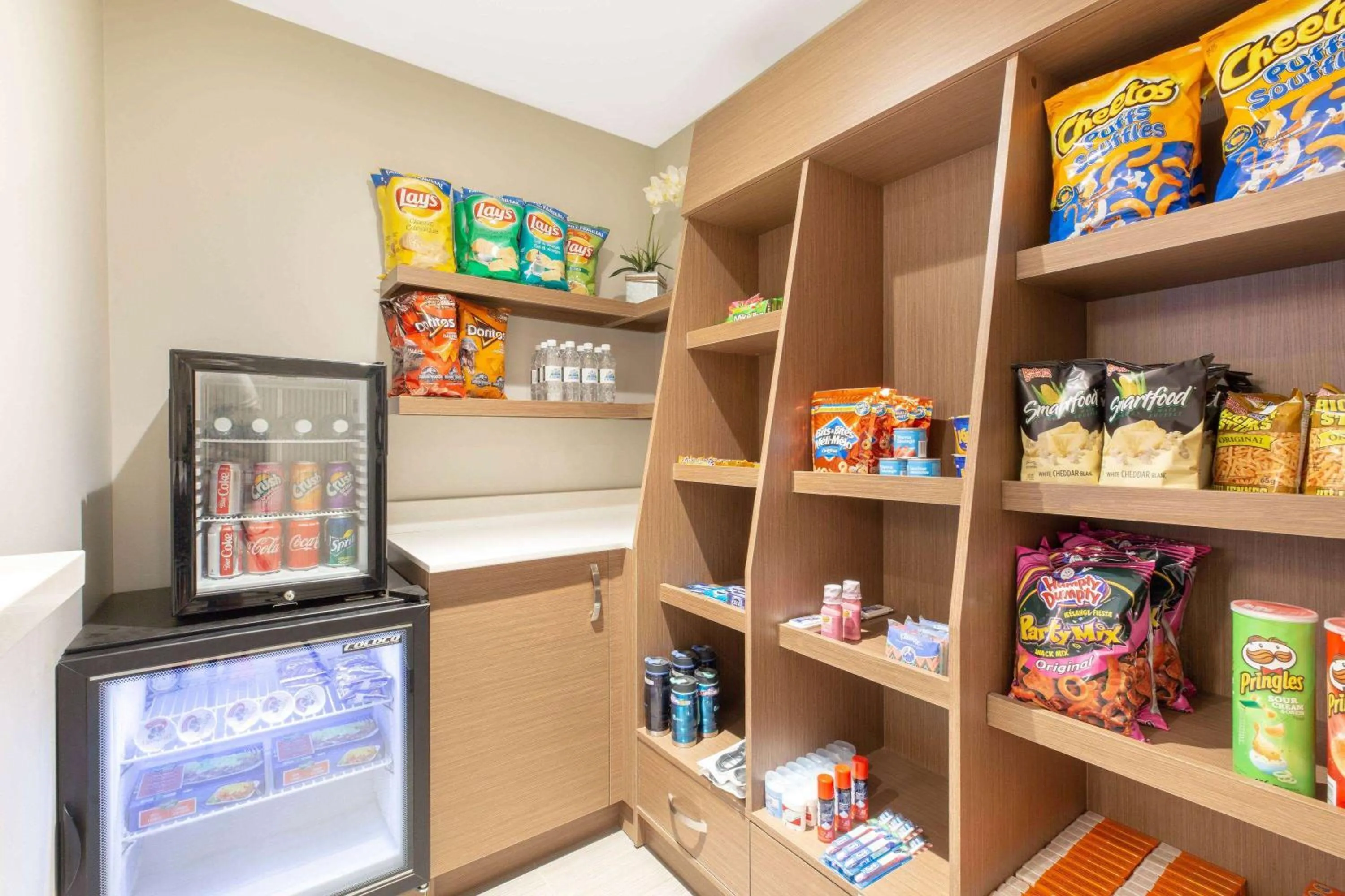 Food and drinks in Microtel Inn & Suites by Wyndham Fort McMurray