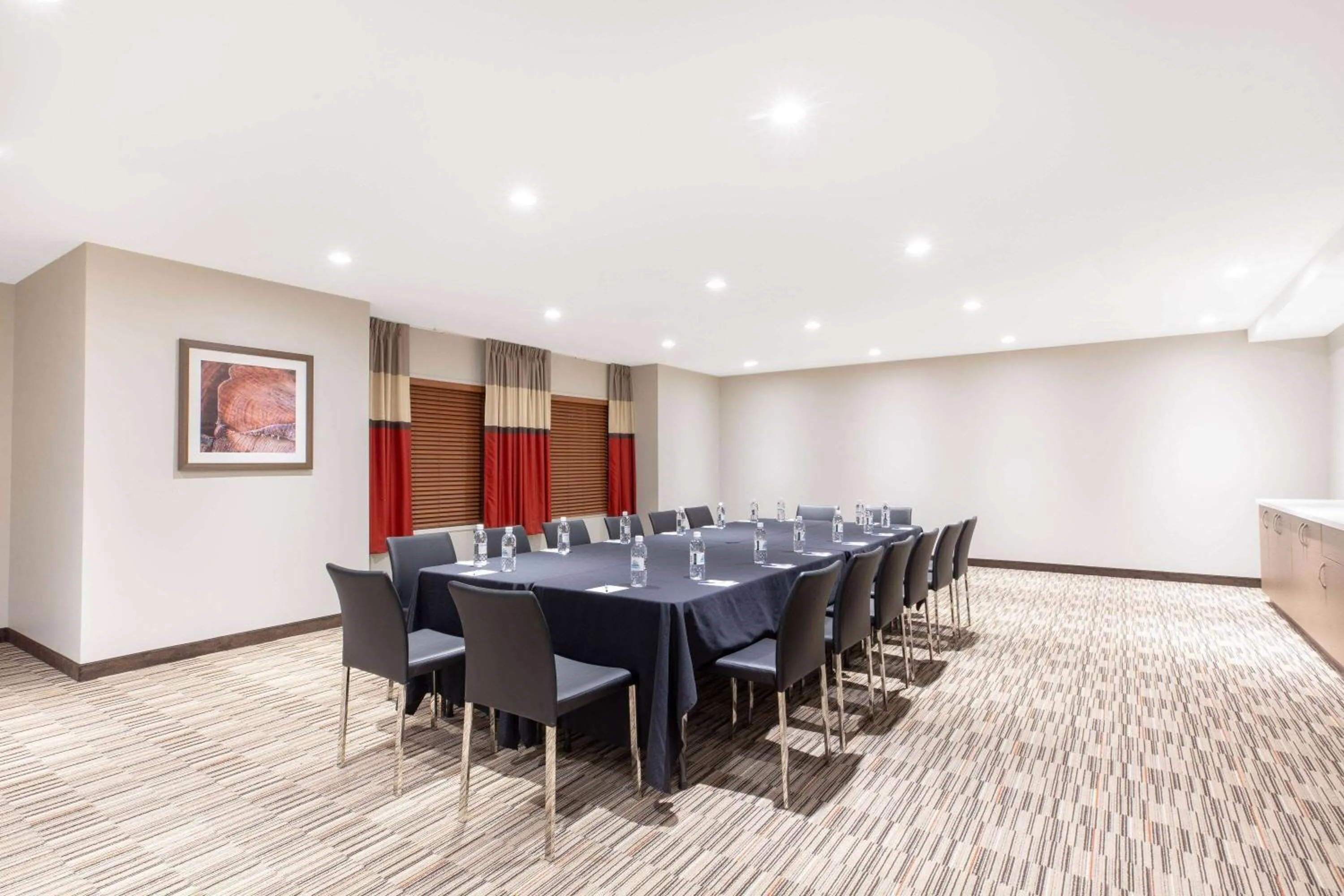 Meeting/conference room in Microtel Inn & Suites by Wyndham Fort McMurray
