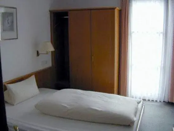 Double Room - single occupancy in Hotel Restaurant Adler Bühlertal Double Room - single occupancy in Hotel Restaurant Adler Bühlertal