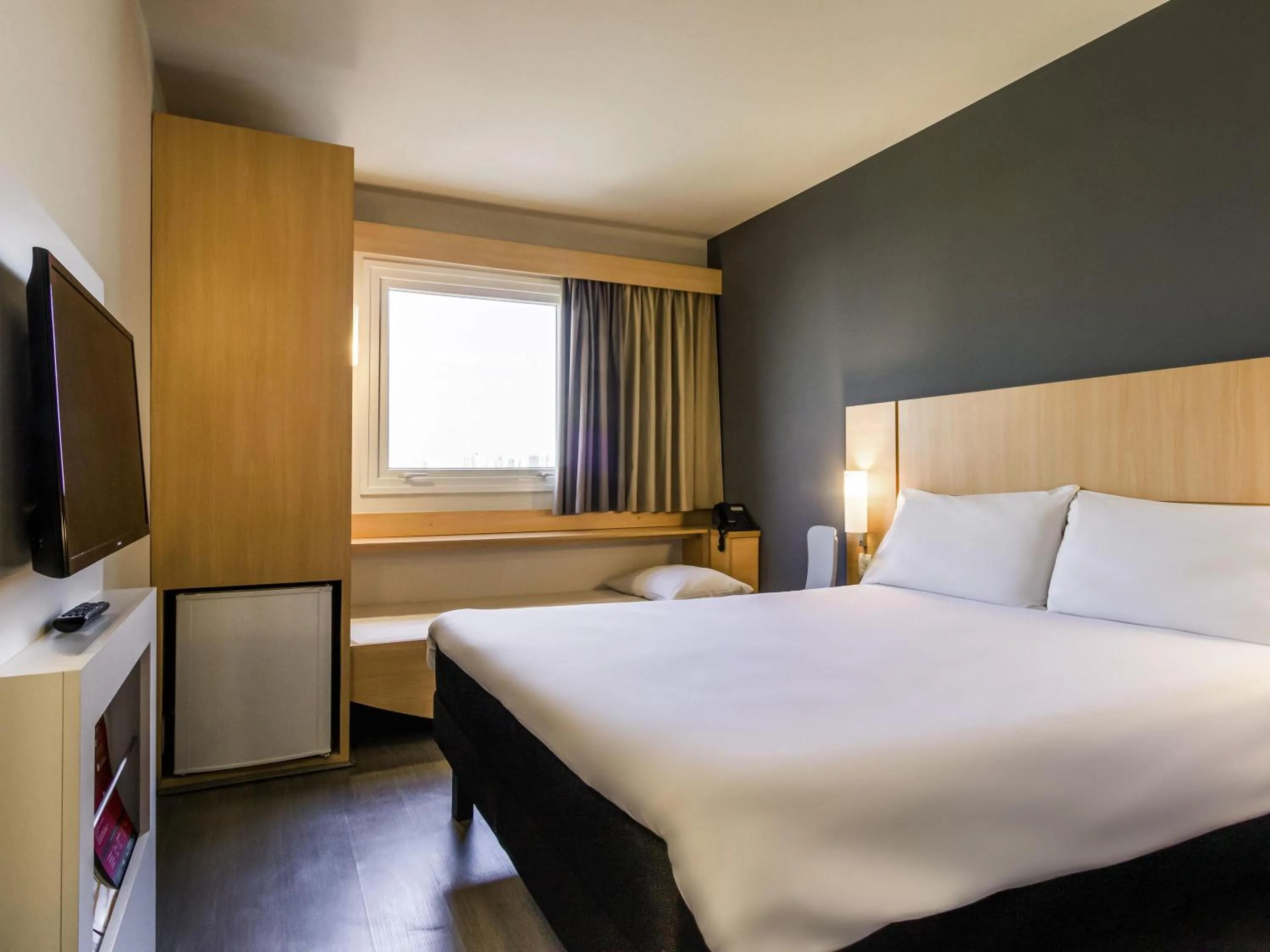 Bedroom, Bed in ibis Marilia