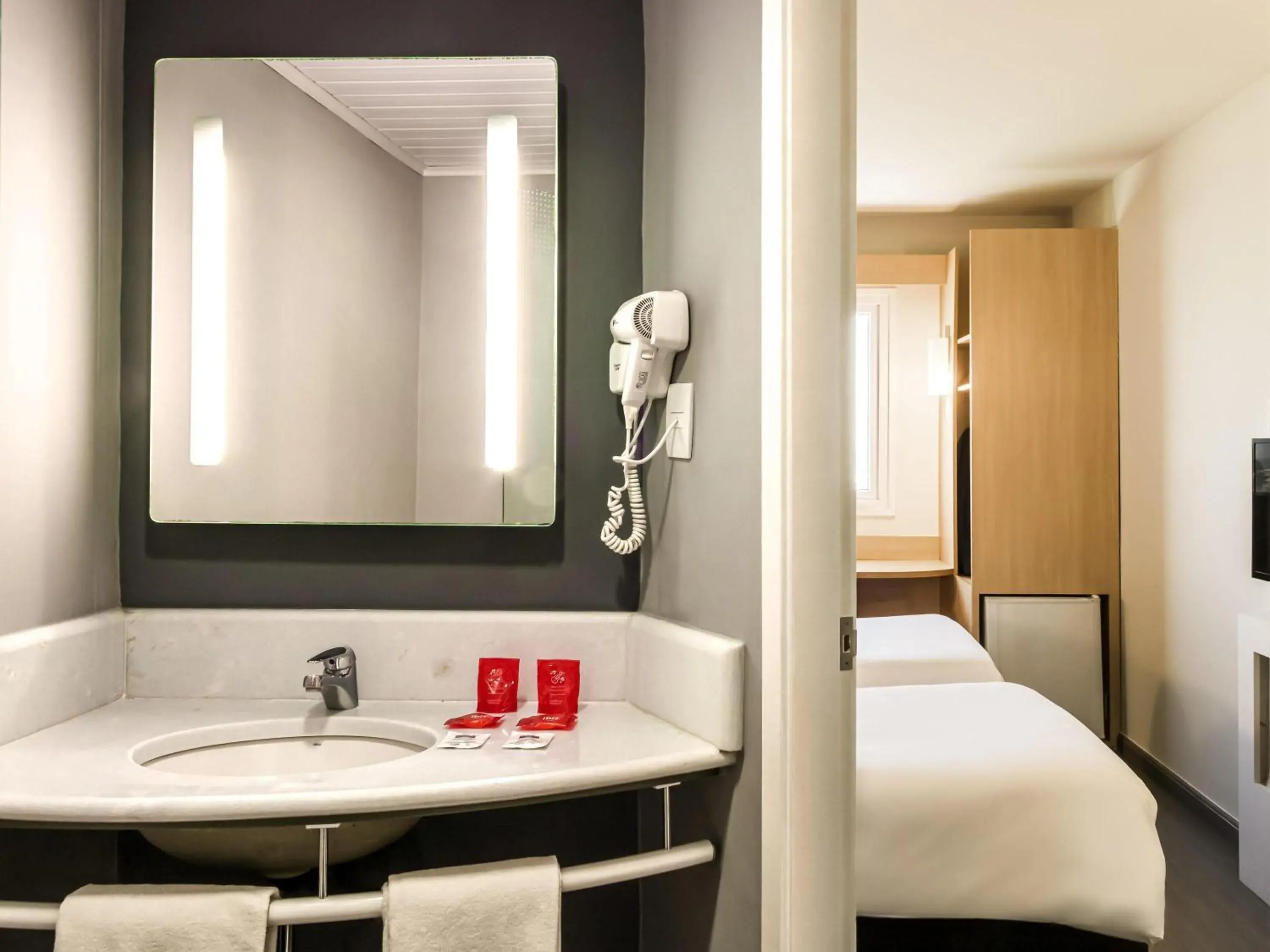 Bedroom, Bed in ibis Marilia Bedroom, Bed in ibis Marilia