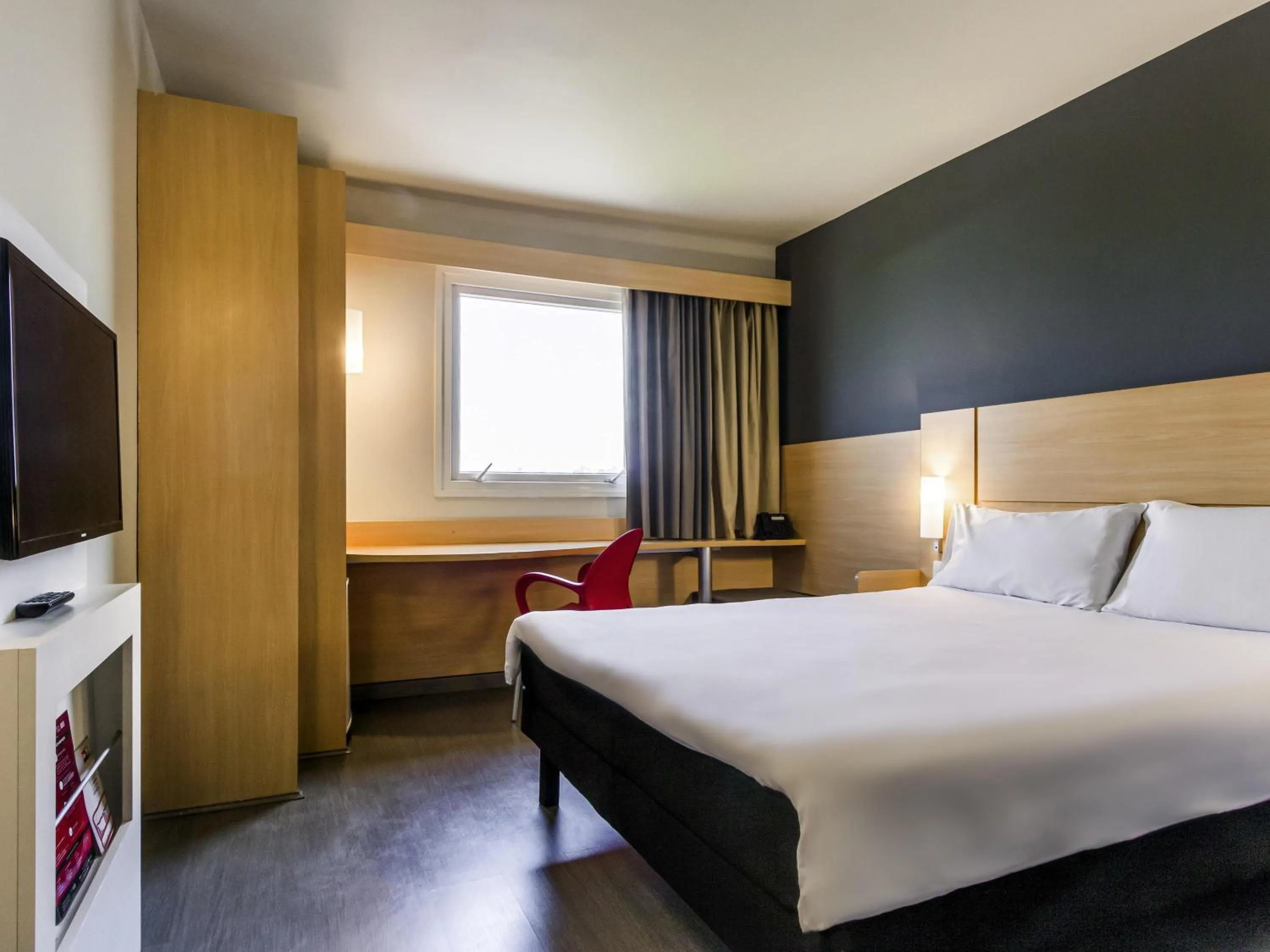 Bedroom, Bed in ibis Marilia