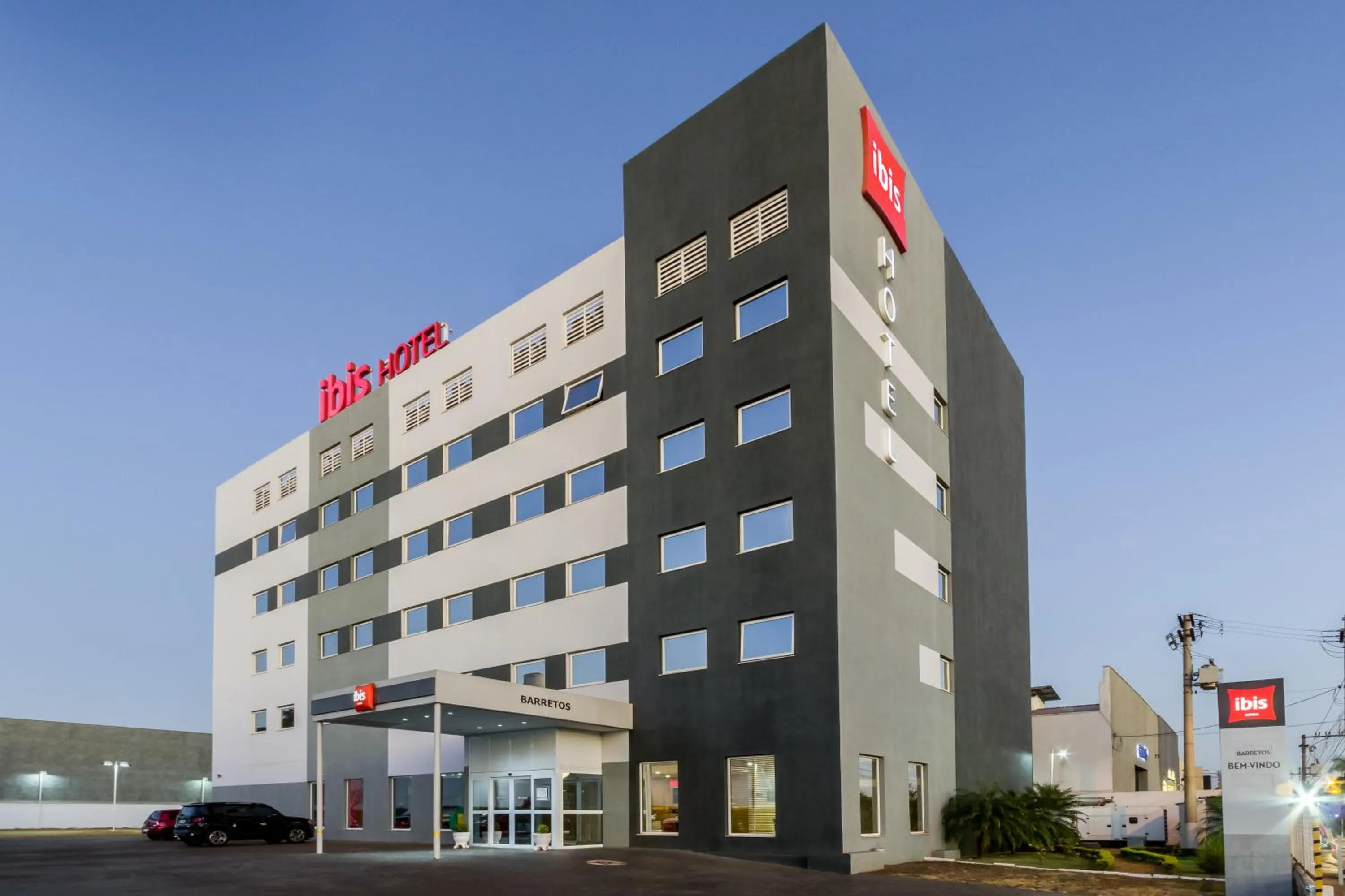 Facade/entrance in ibis Barretos