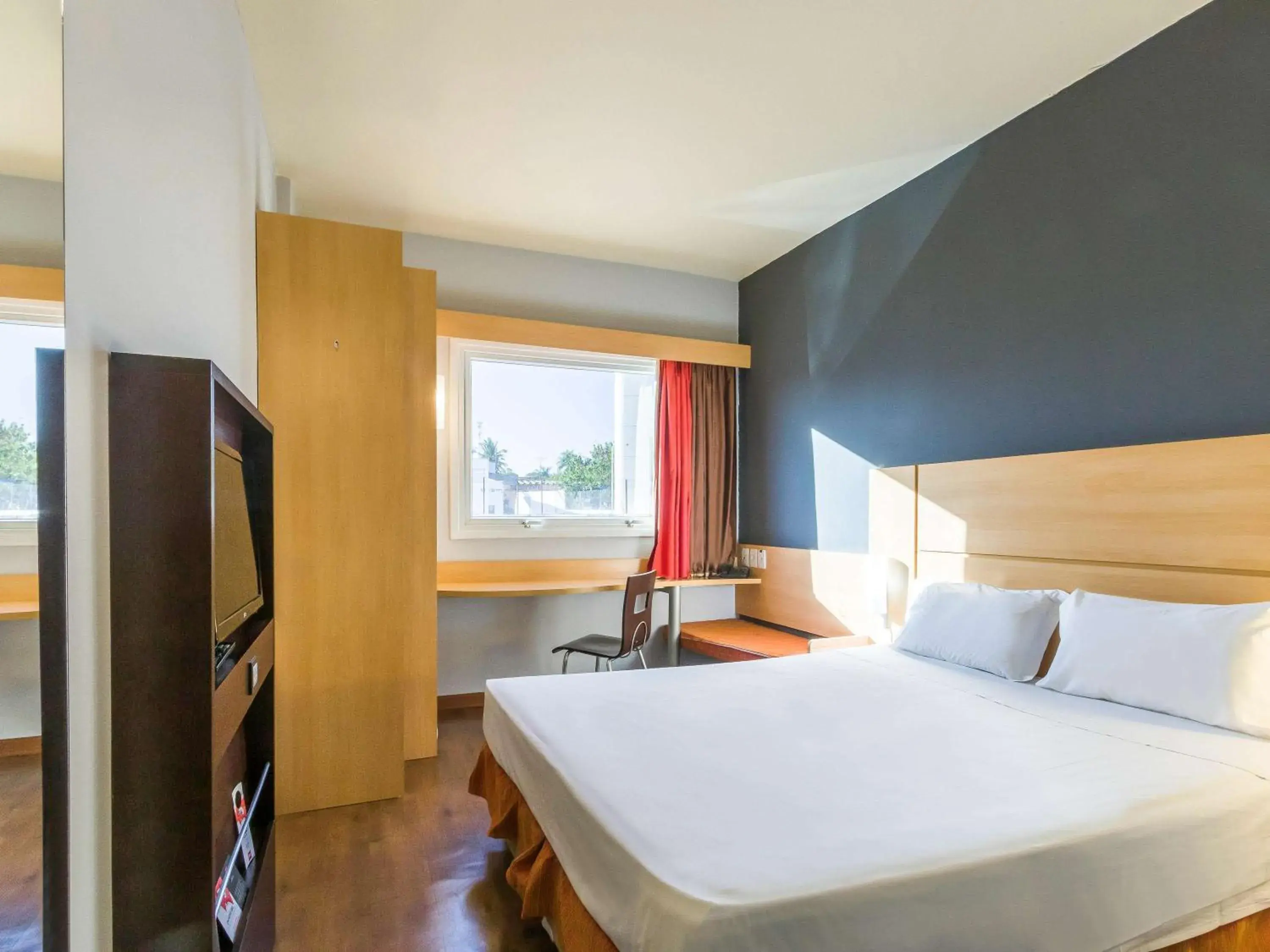 Photo of the whole room, Bed in ibis Barretos Photo of the whole room, Bed in ibis Barretos