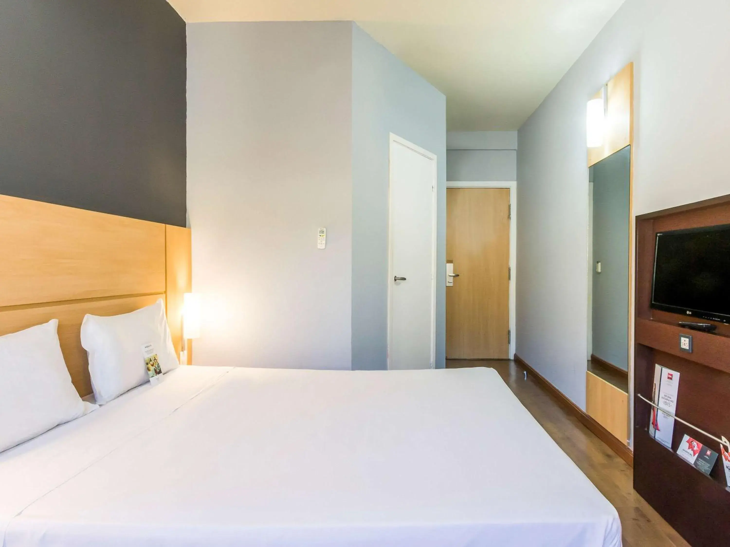 Photo of the whole room, Bed in ibis Barretos Photo of the whole room, Bed in ibis Barretos