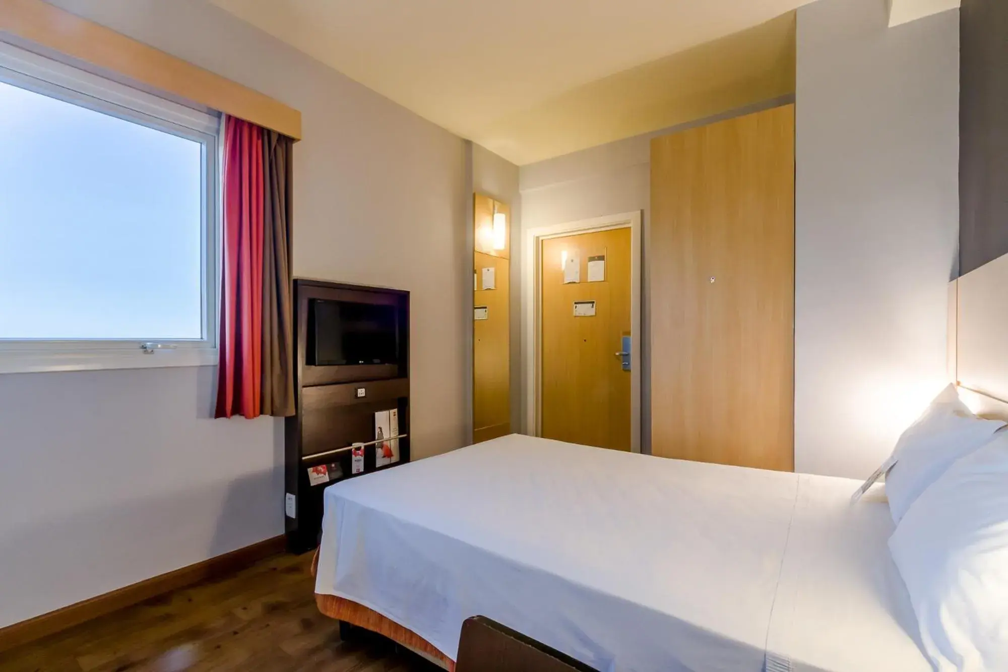 Photo of the whole room, Bed in ibis Barretos Photo of the whole room, Bed in ibis Barretos