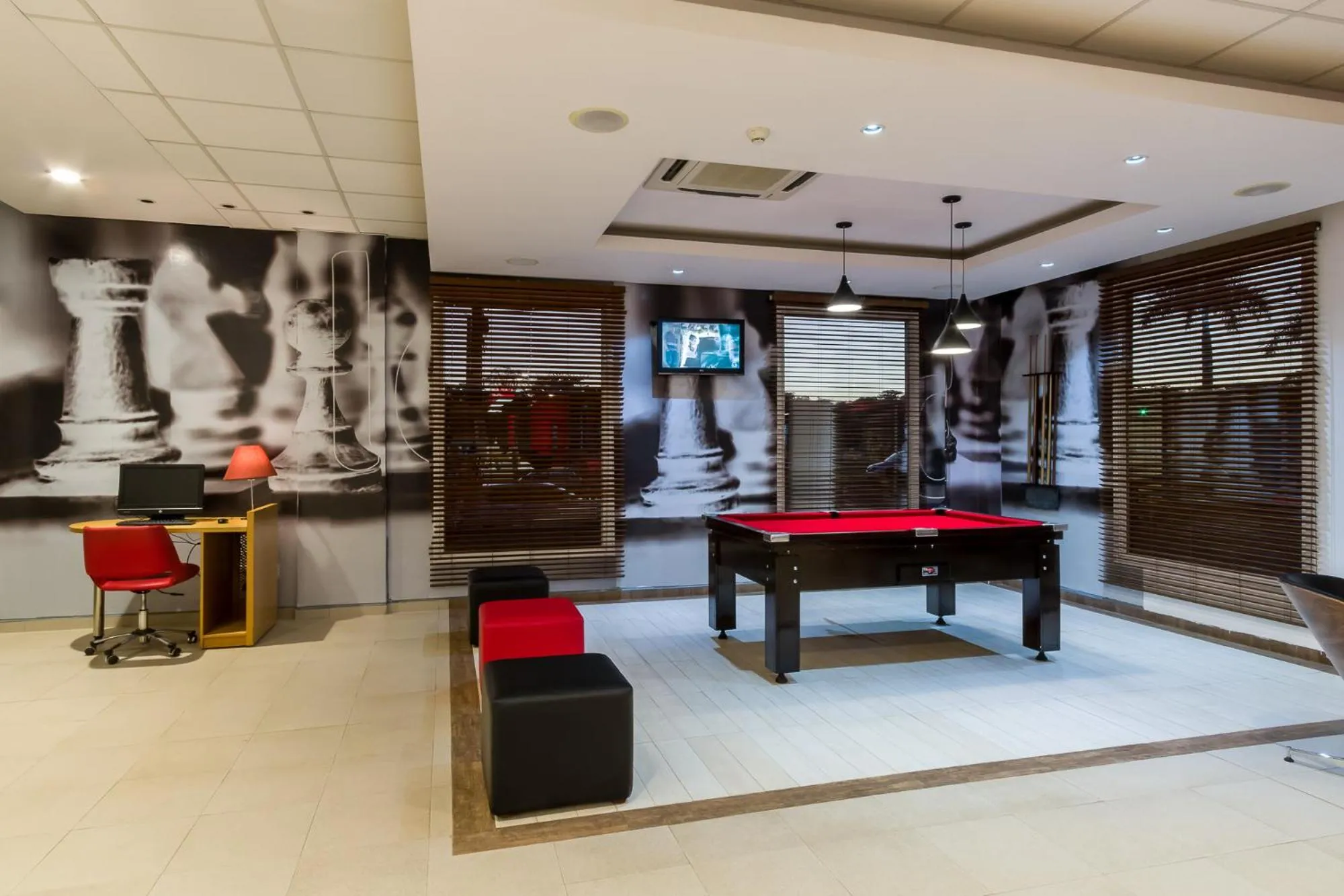 Communal lounge/ TV room in ibis Barretos