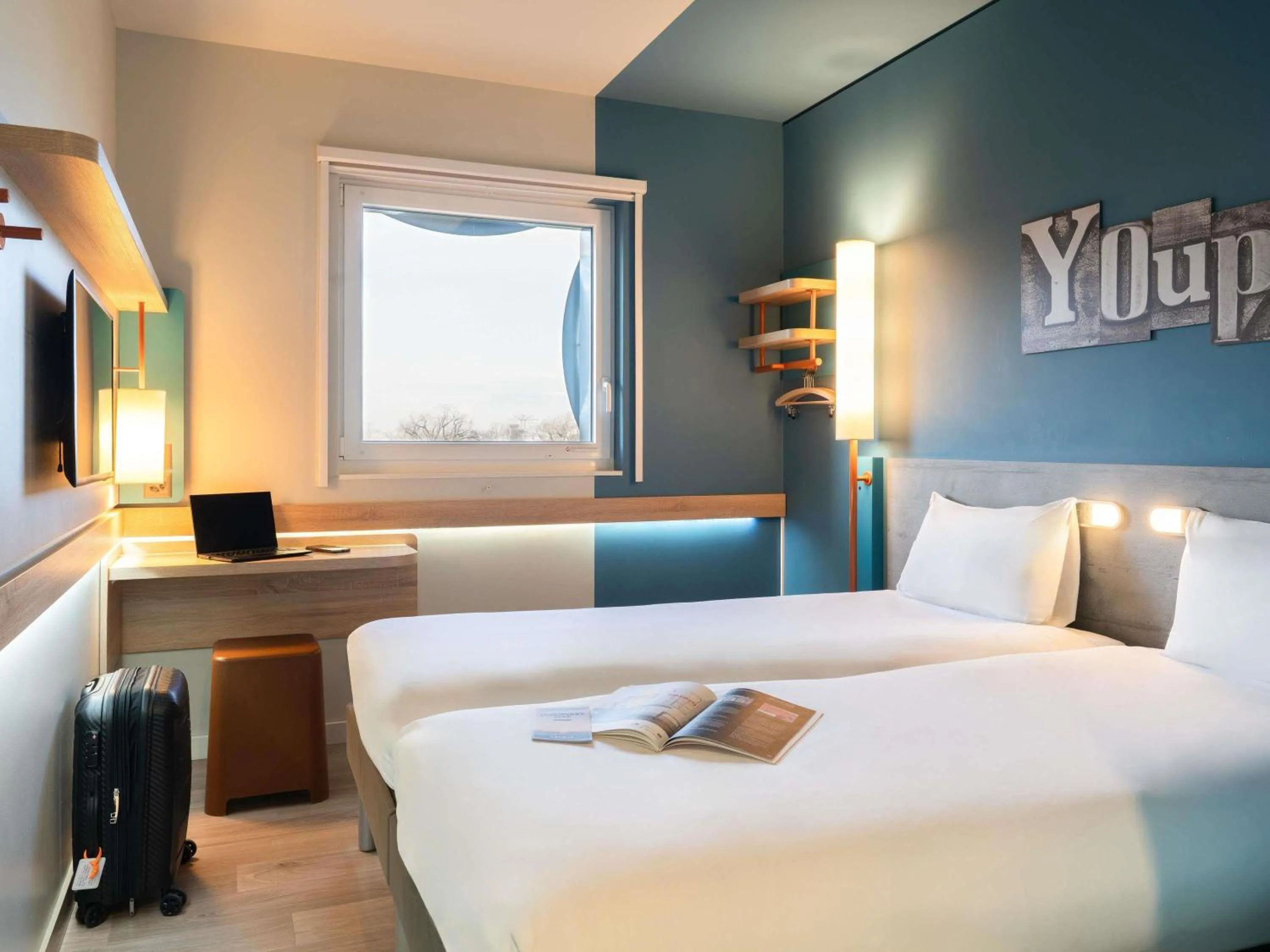 Bedroom, Bed in ibis budget Geneve Palexpo Aeroport