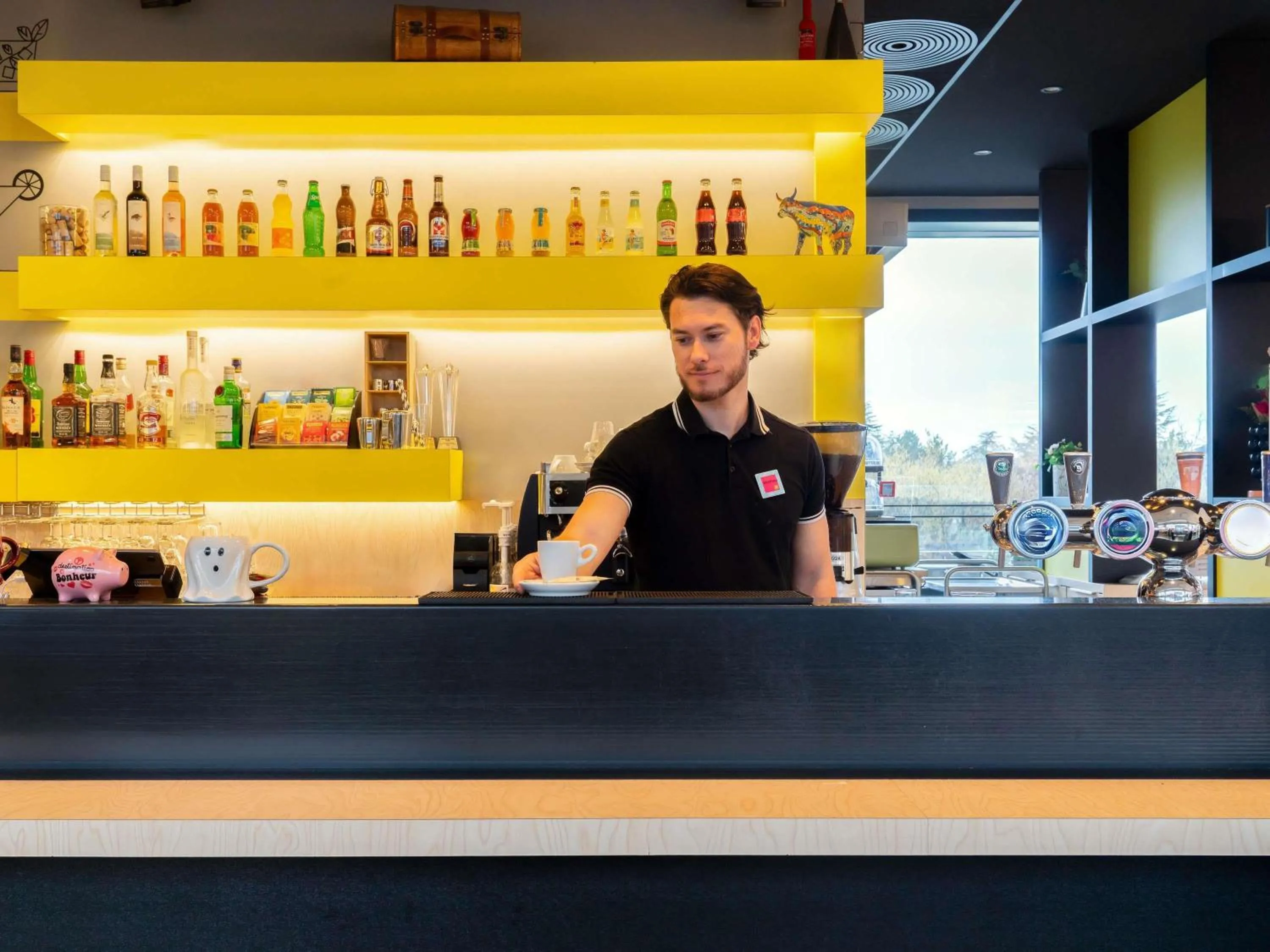 Lounge or bar in ibis Styles Geneve Palexpo Aeroport