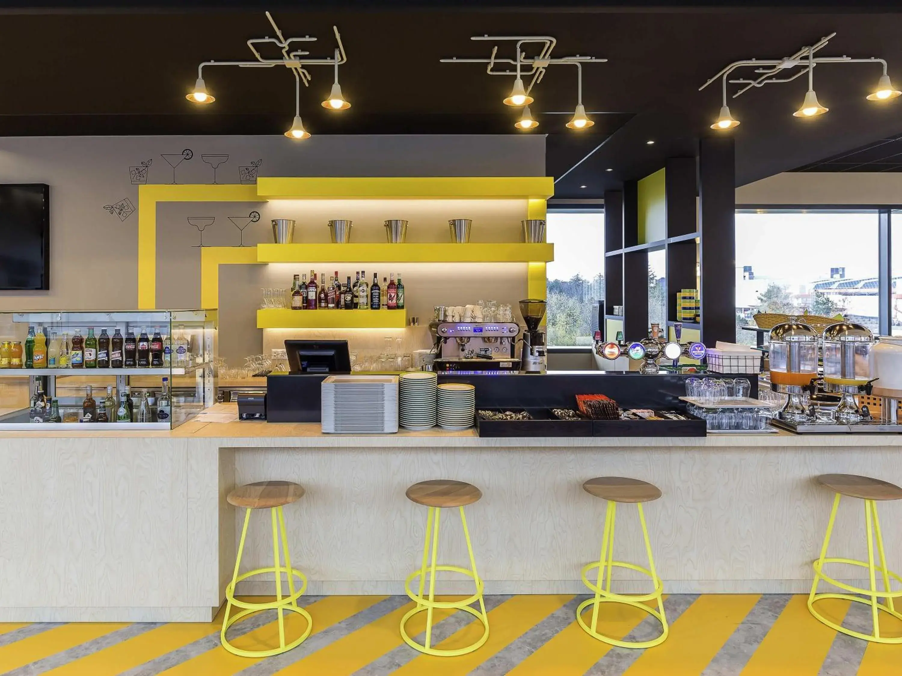 Lounge or bar in ibis Styles Geneve Palexpo Aeroport Lounge or bar in ibis Styles Geneve Palexpo Aeroport