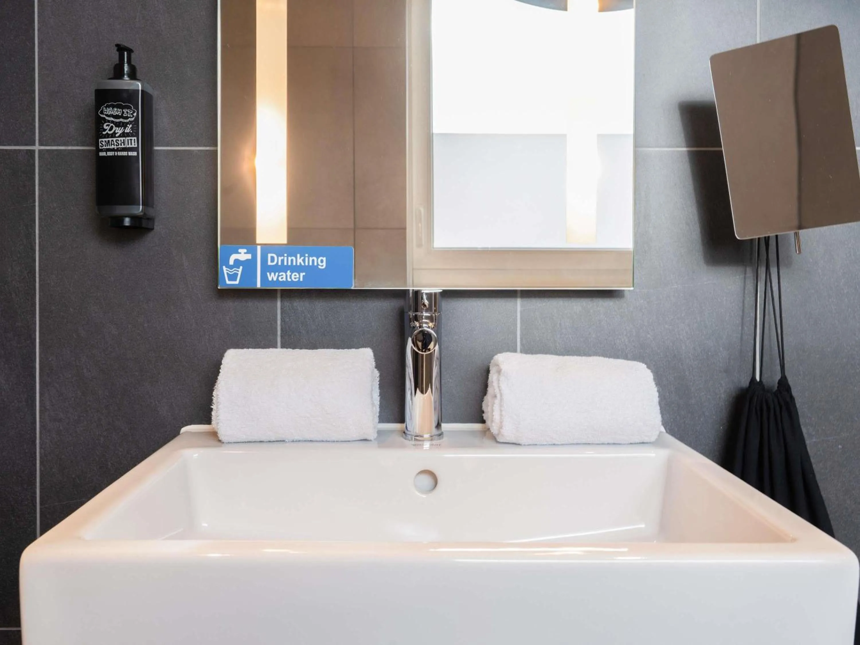 Bedroom in ibis Styles Geneve Palexpo Aeroport