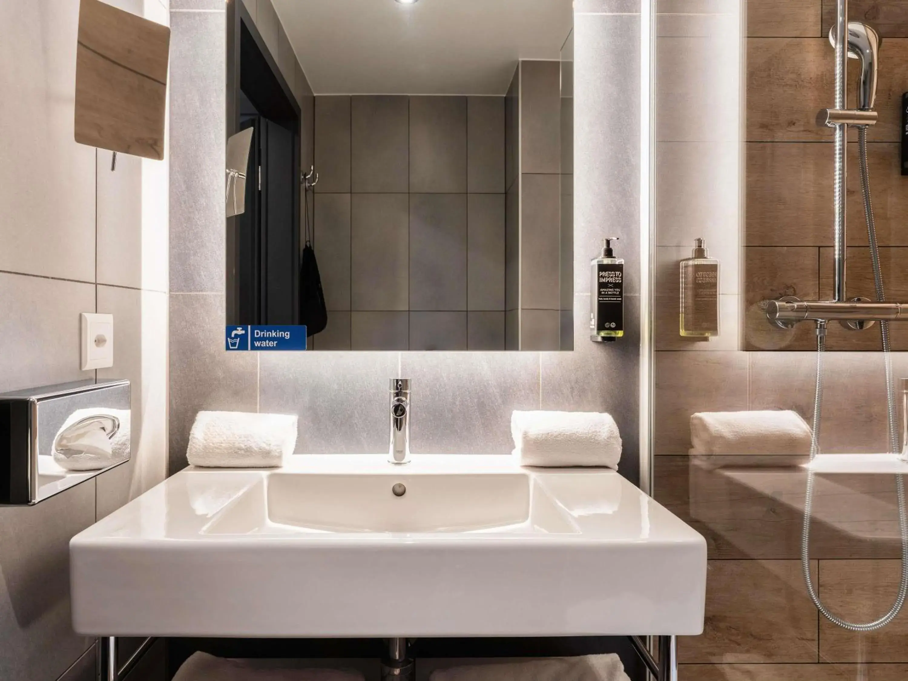 Bedroom in ibis Styles Geneve Palexpo Aeroport Bedroom in ibis Styles Geneve Palexpo Aeroport