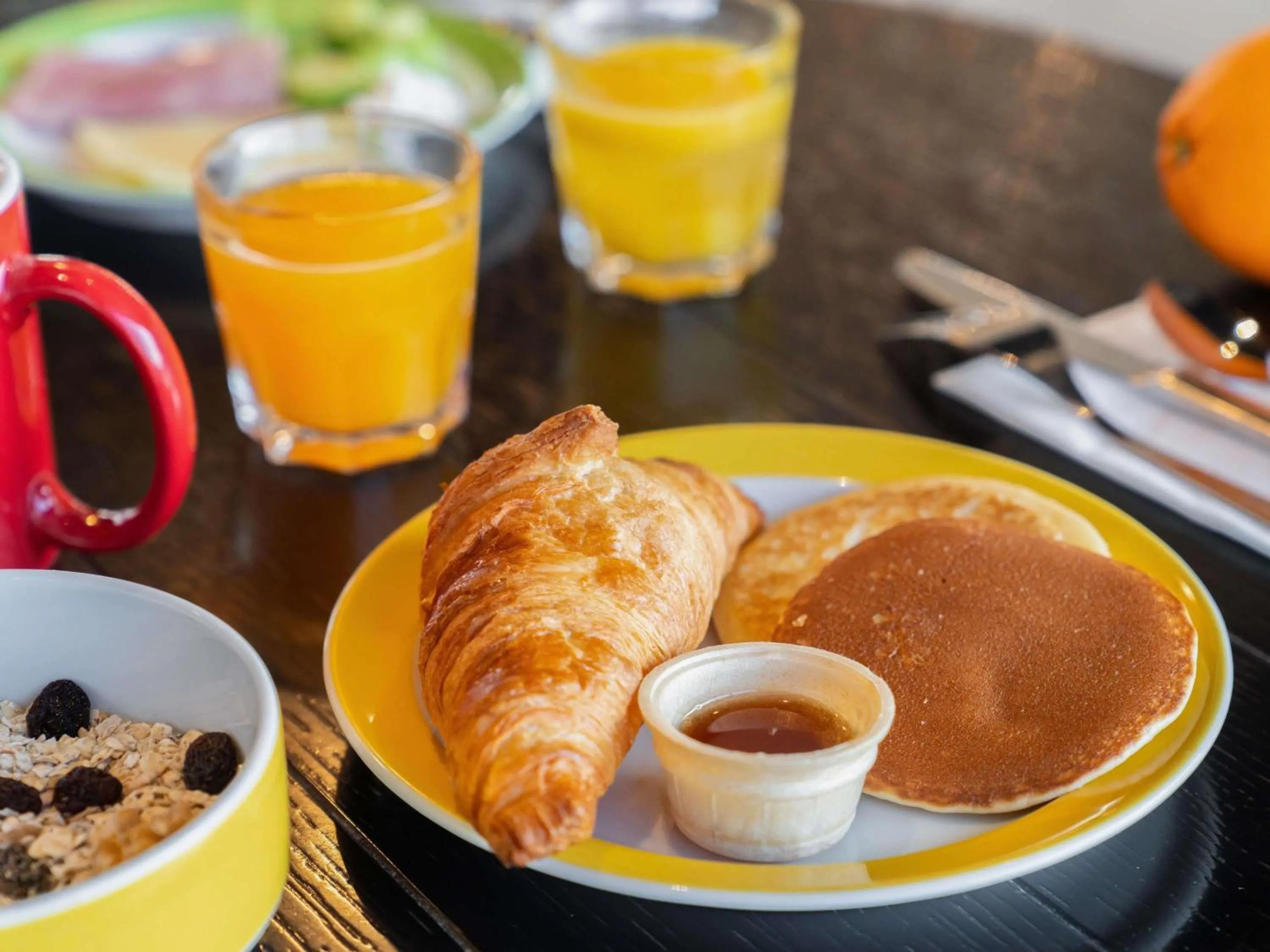 Lounge or bar in ibis Styles Geneve Palexpo Aeroport