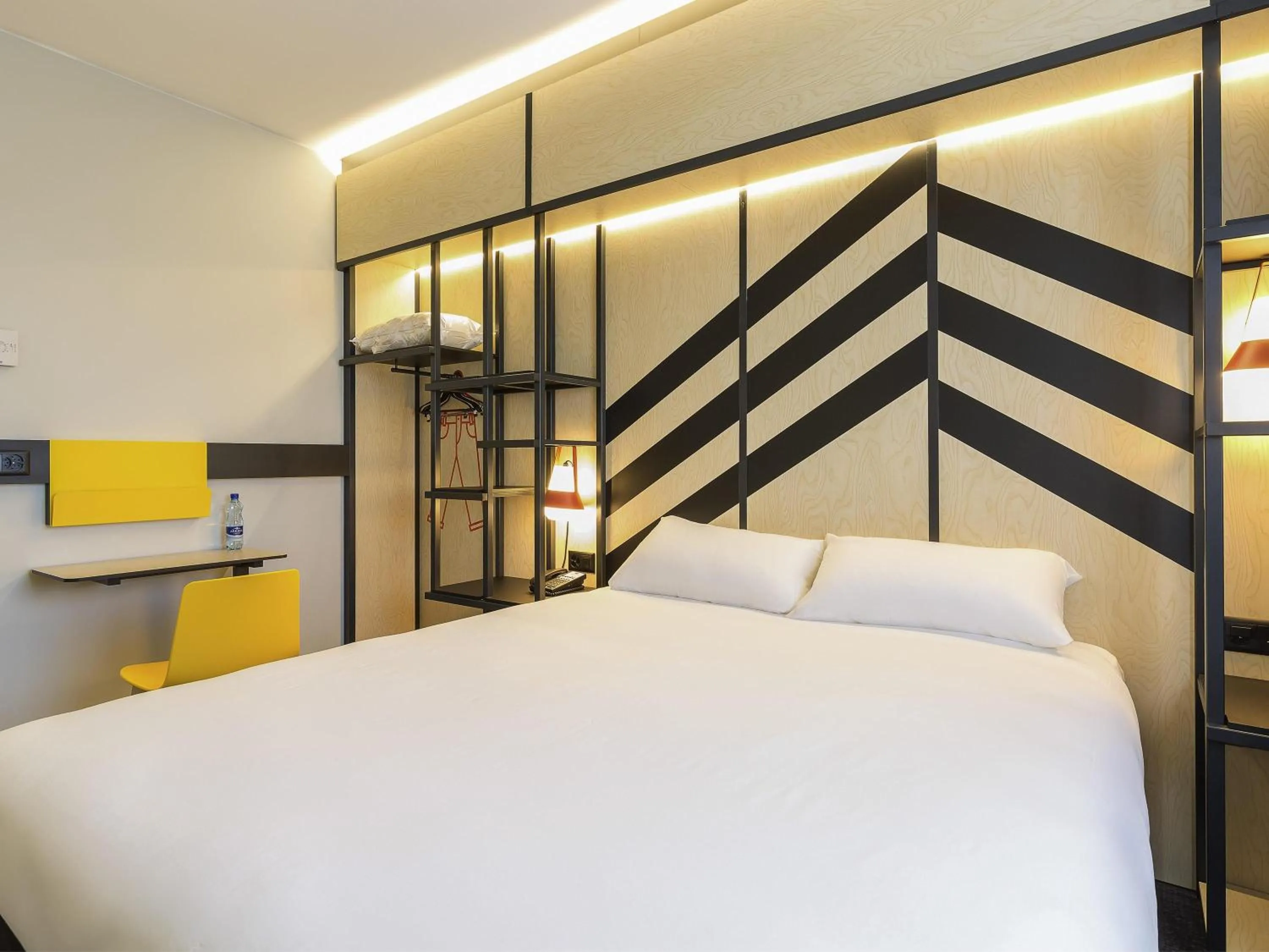 Bedroom, Bed in ibis Styles Geneve Palexpo Aeroport