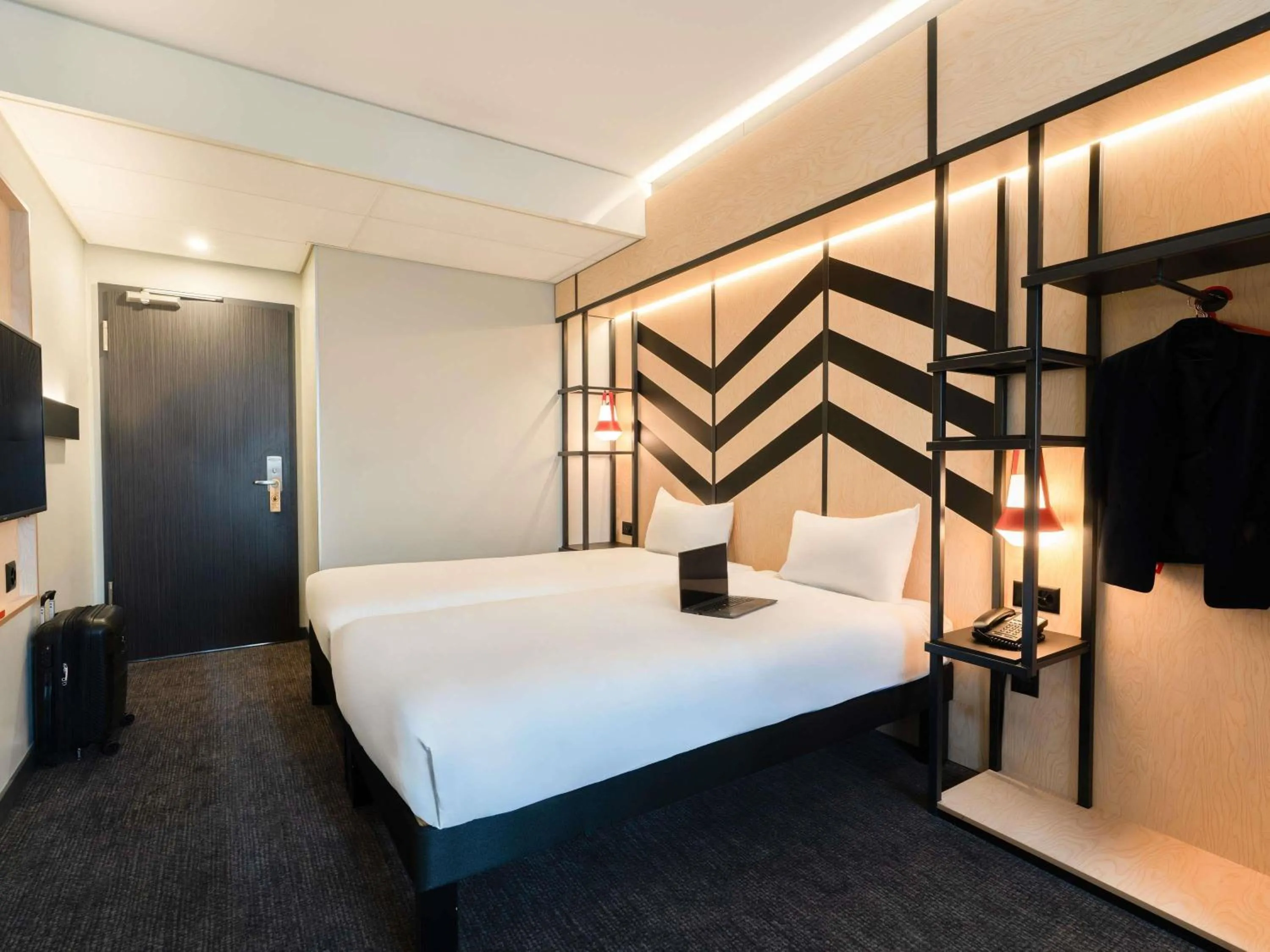 Bedroom, Bed in ibis Styles Geneve Palexpo Aeroport