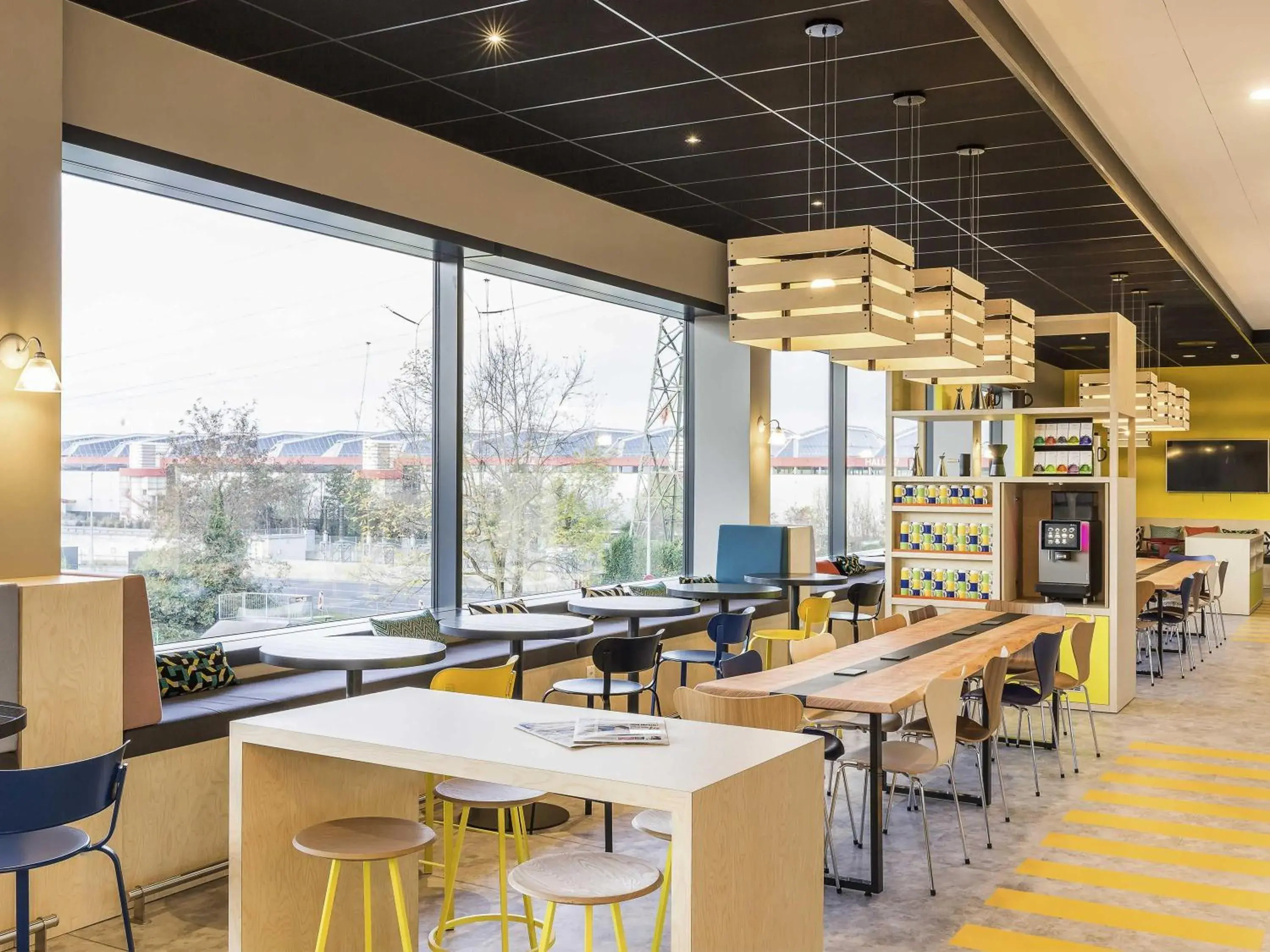 Lounge or bar in ibis Styles Geneve Palexpo Aeroport Lounge or bar in ibis Styles Geneve Palexpo Aeroport