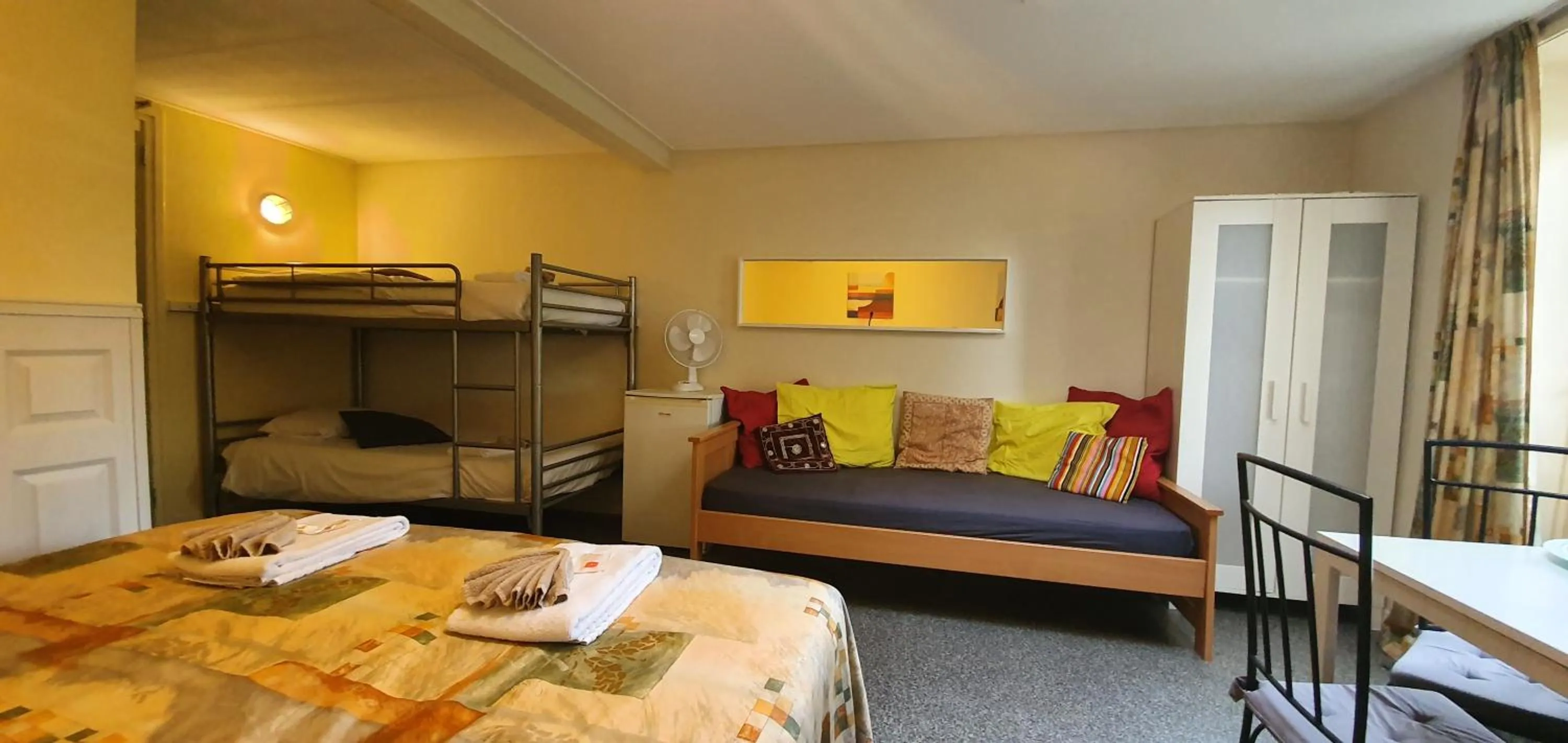 Photo of the whole room in B&B Blauwestadhoeve