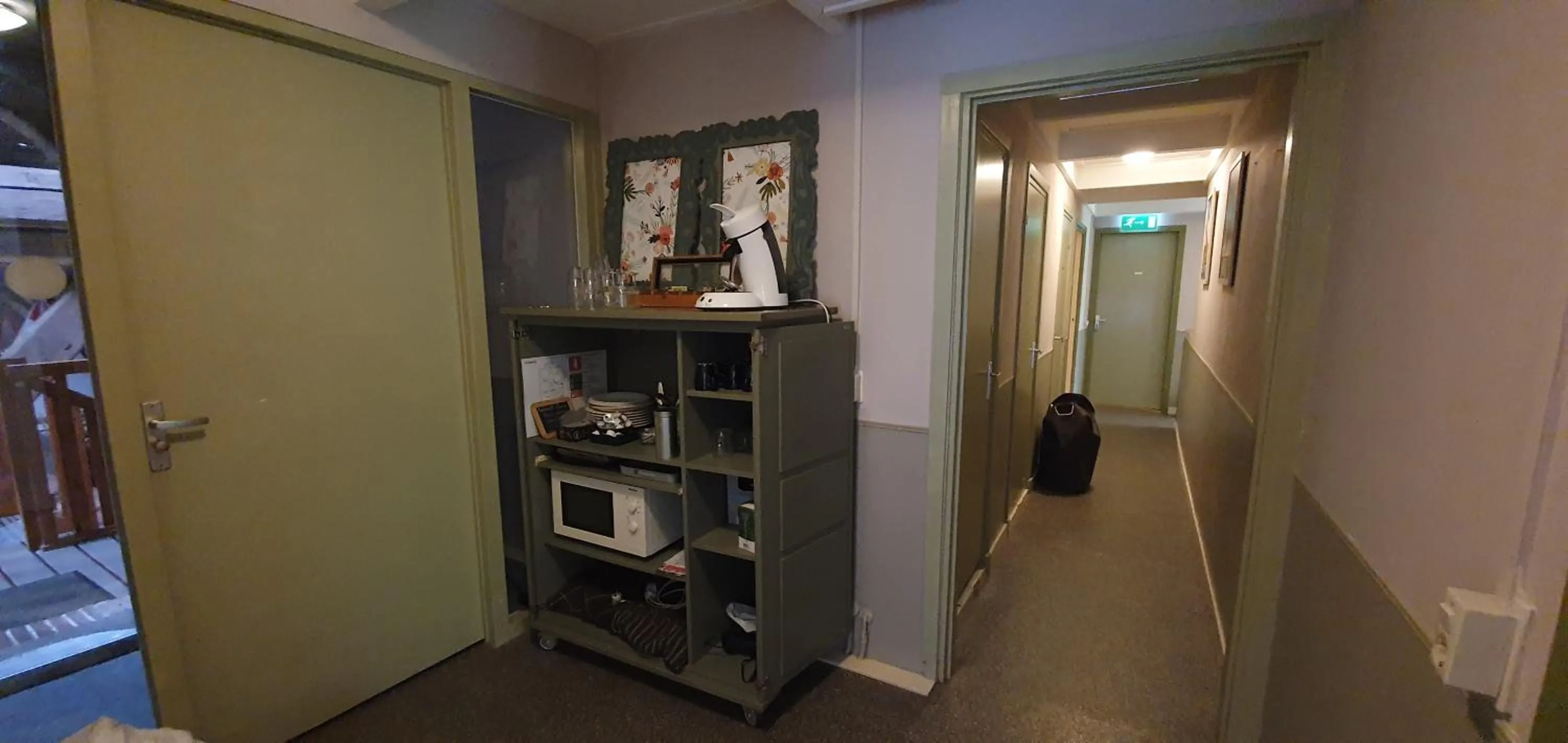 Property building, TV/Entertainment Center in B&B Blauwestadhoeve