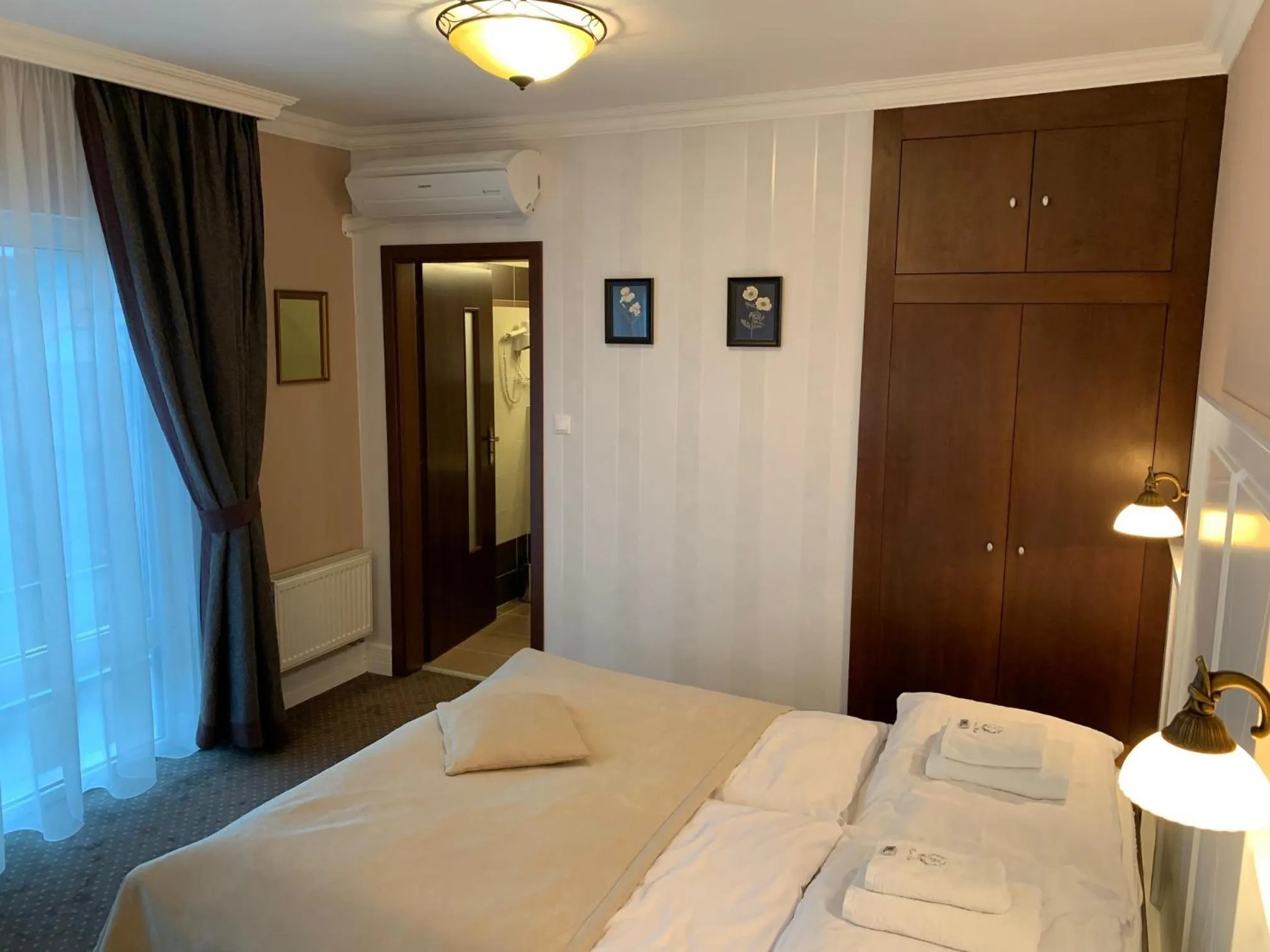 Photo of the whole room, Bed in Pension Eden