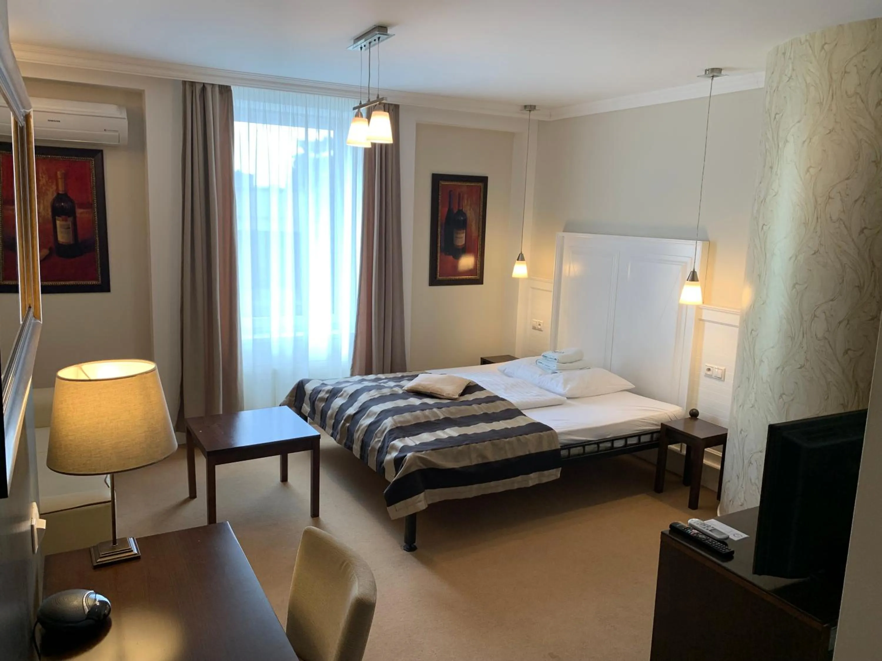 Photo of the whole room, Bed in Pension Eden