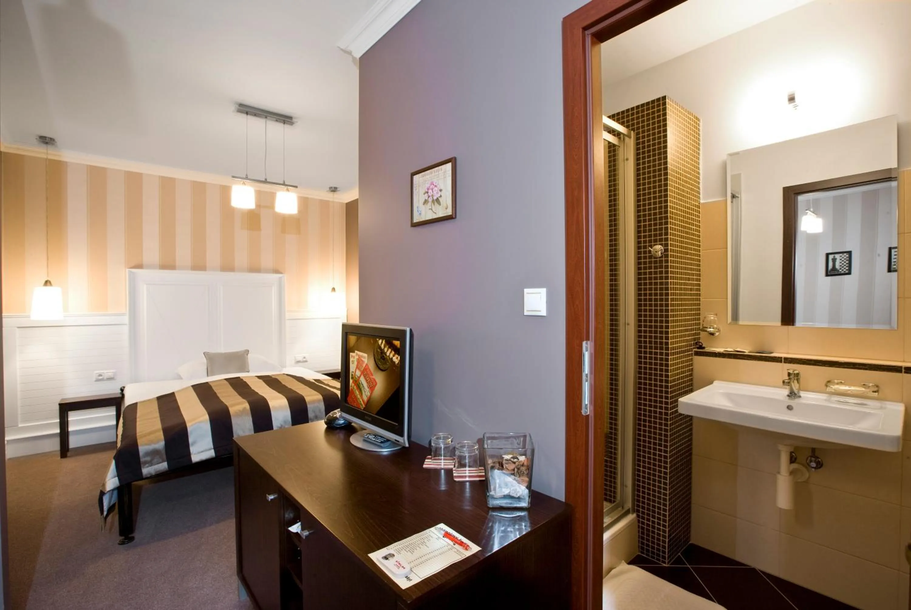 Bathroom, Bed in Pension Eden