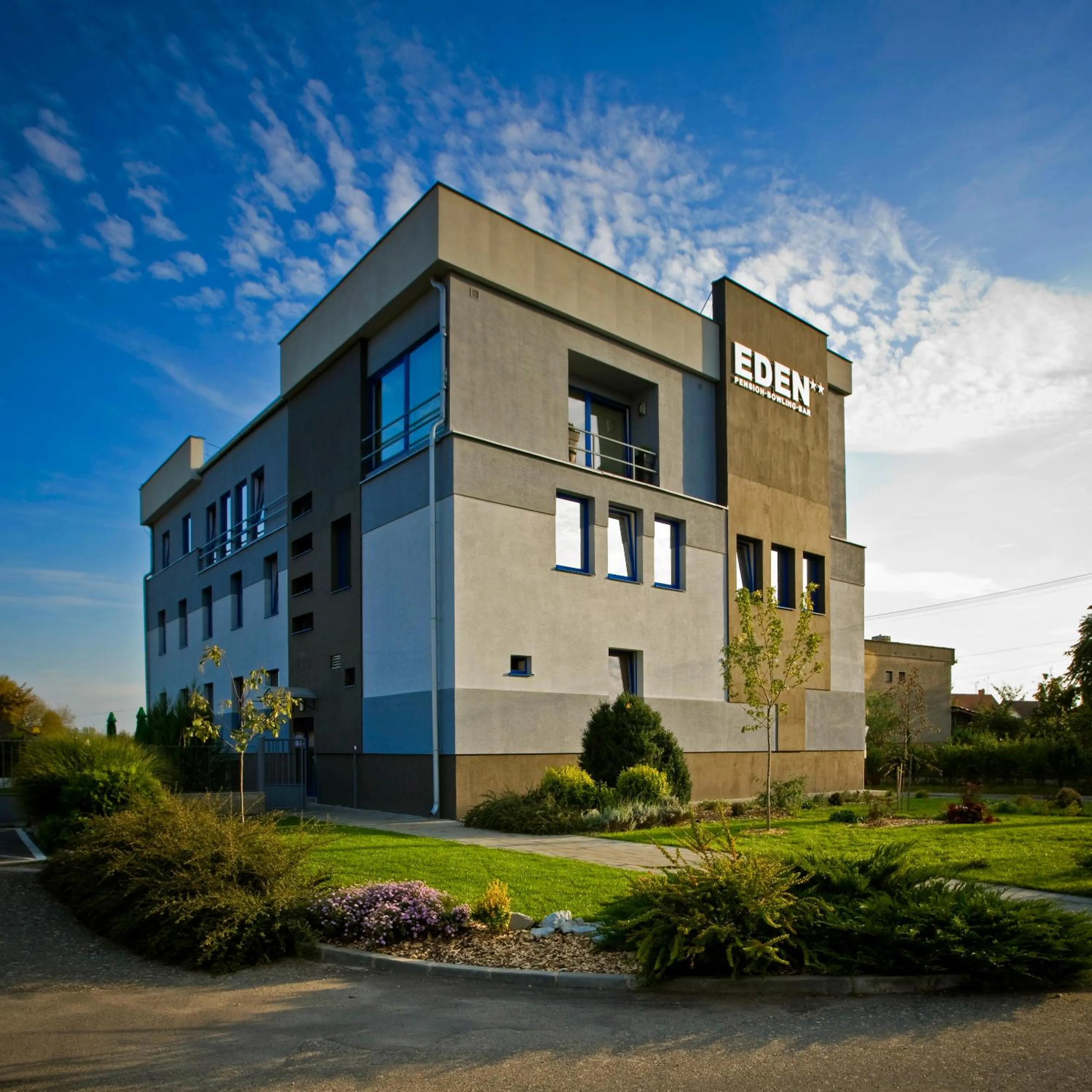 Property building in Pension Eden