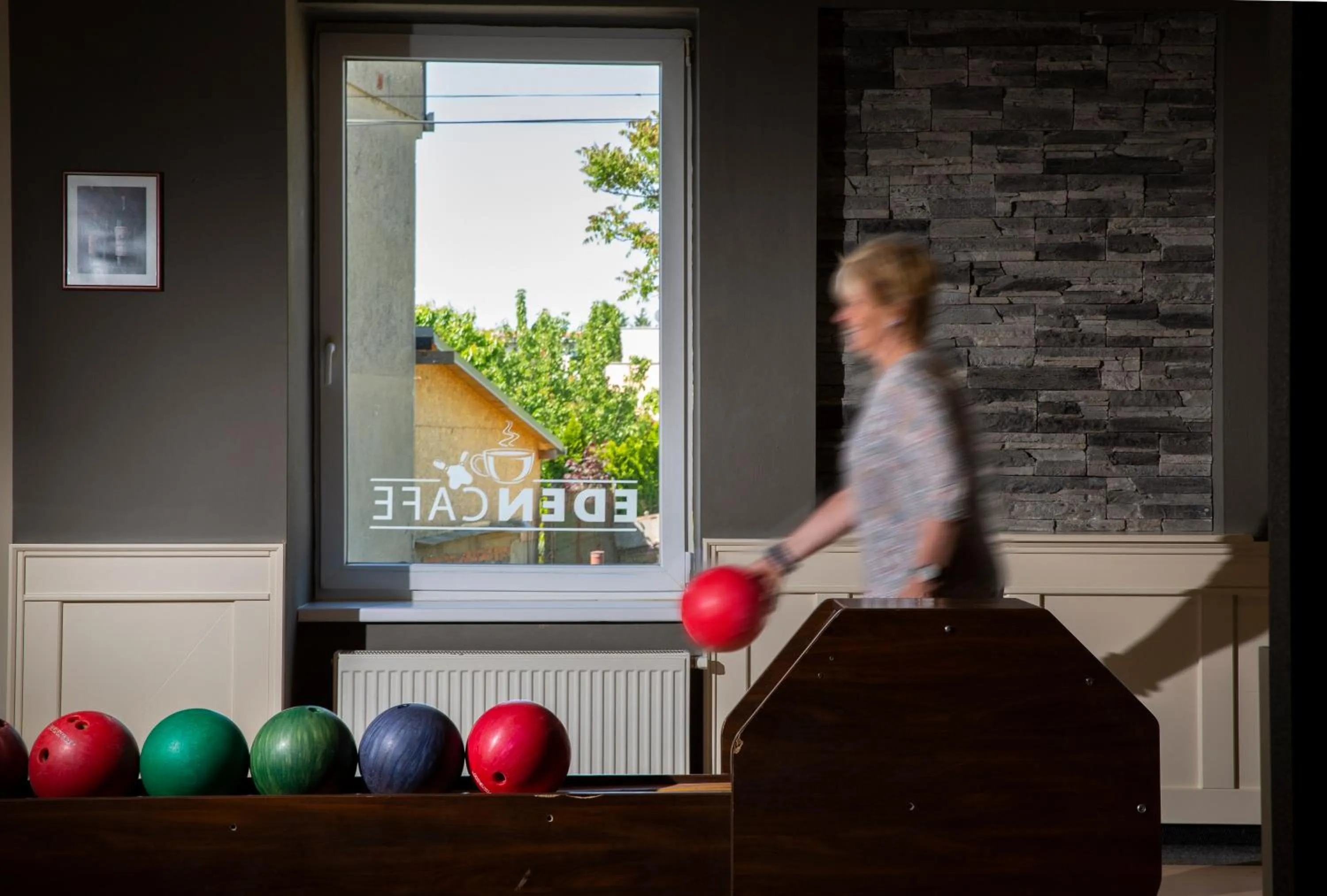 Bowling in Pension Eden