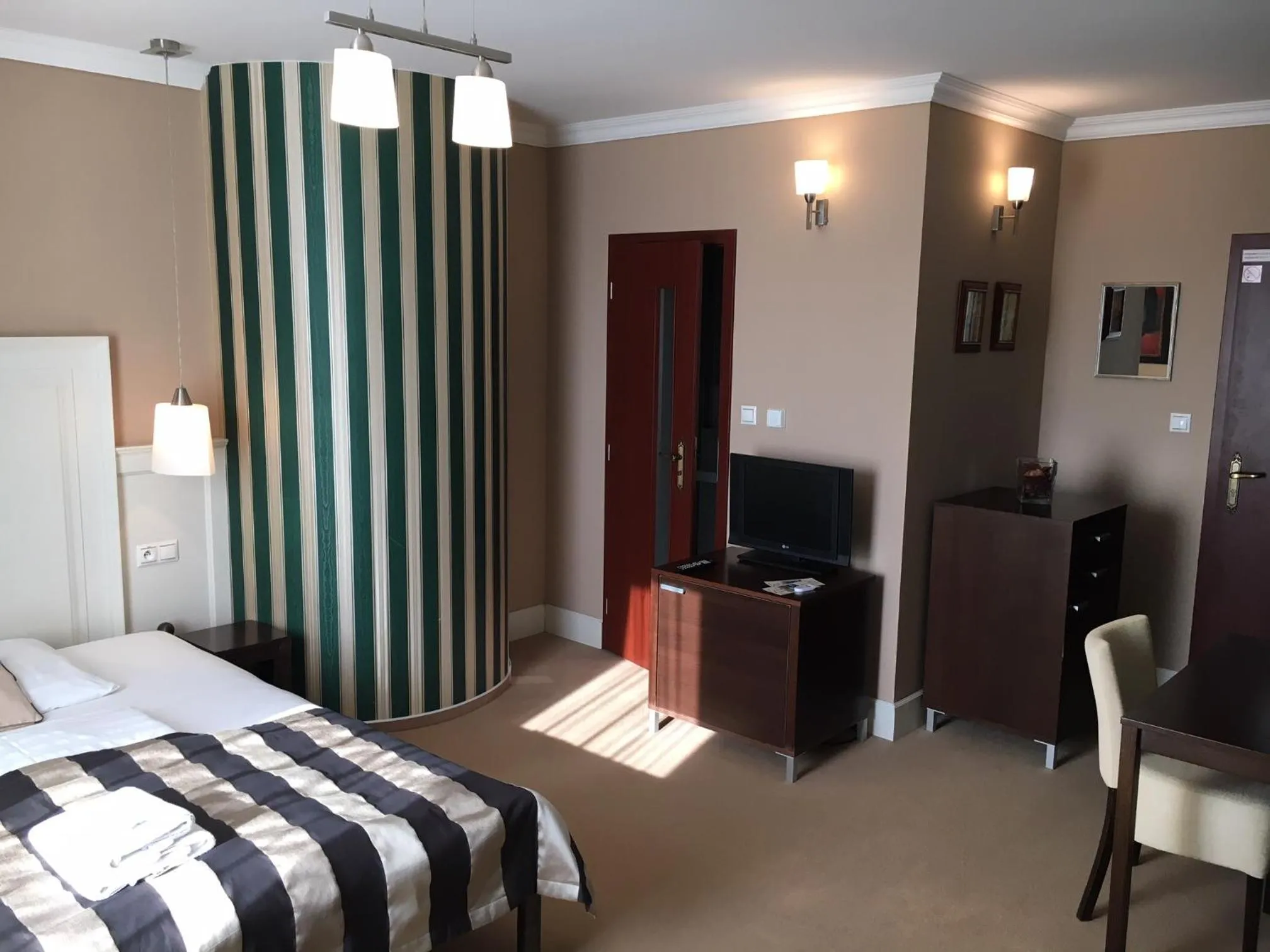 Photo of the whole room, Bed in Pension Eden