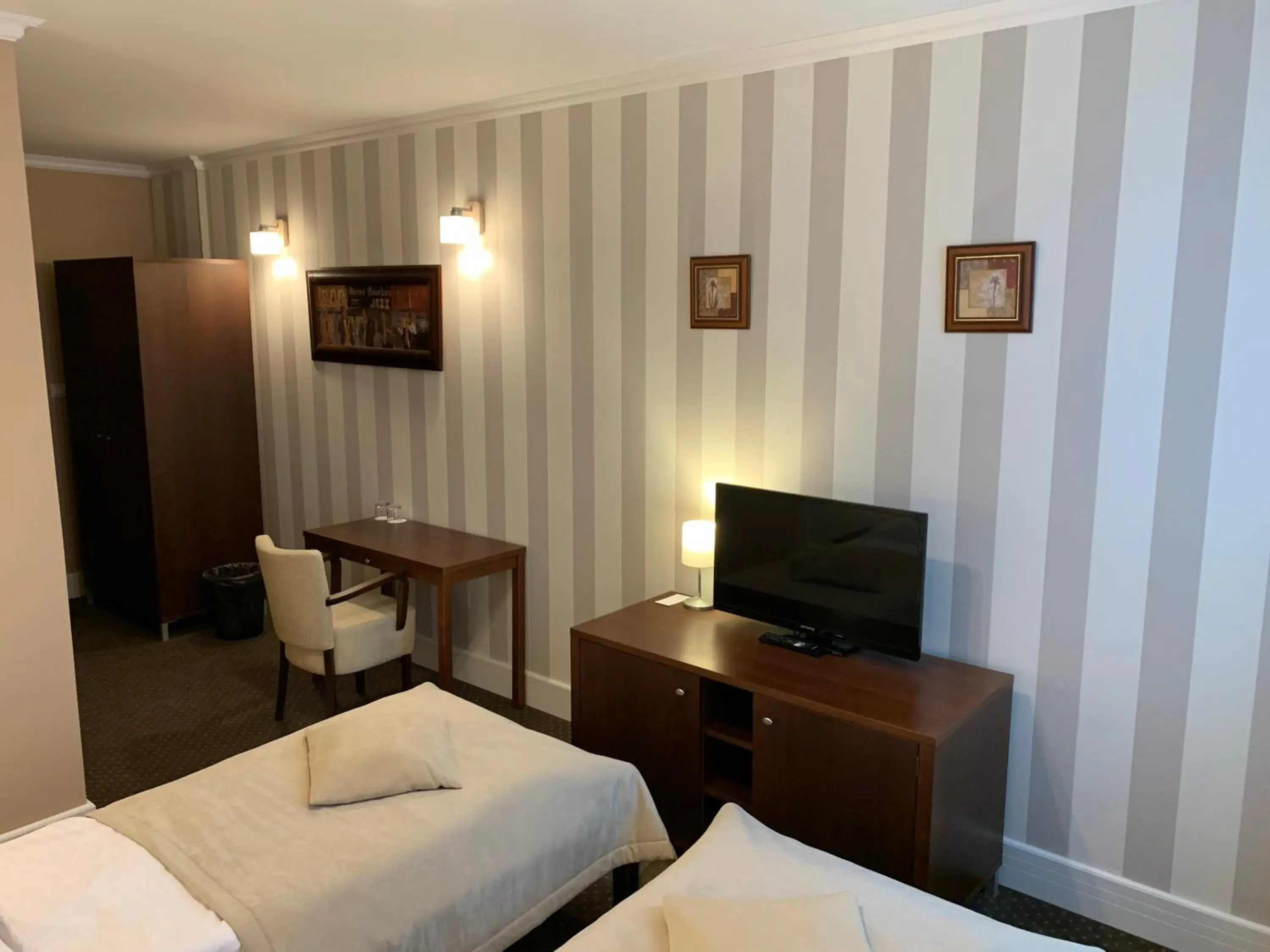 Twin Room with Private Bathroom in Pension Eden Twin Room with Private Bathroom in Pension Eden