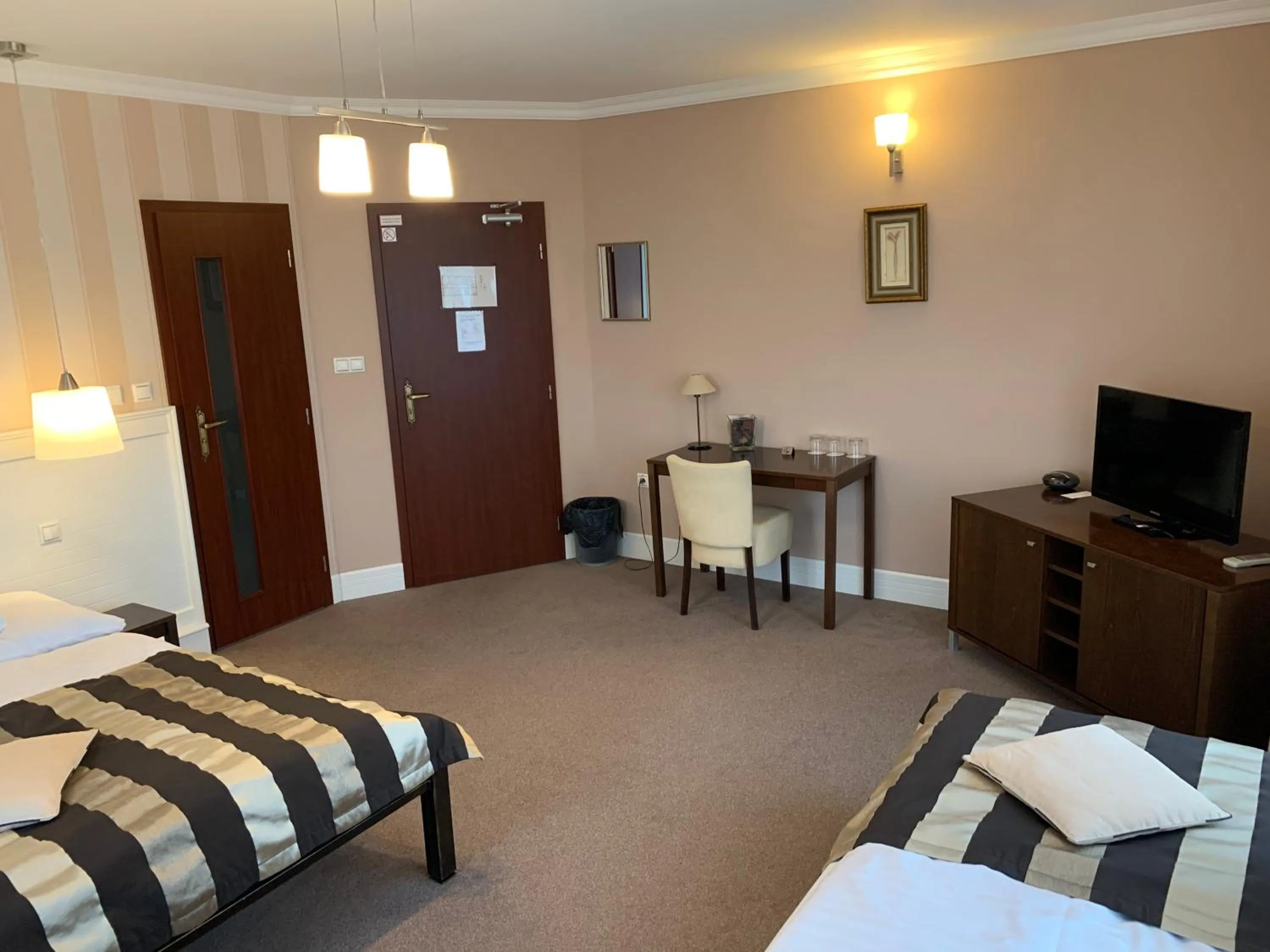 Photo of the whole room, Bed in Pension Eden