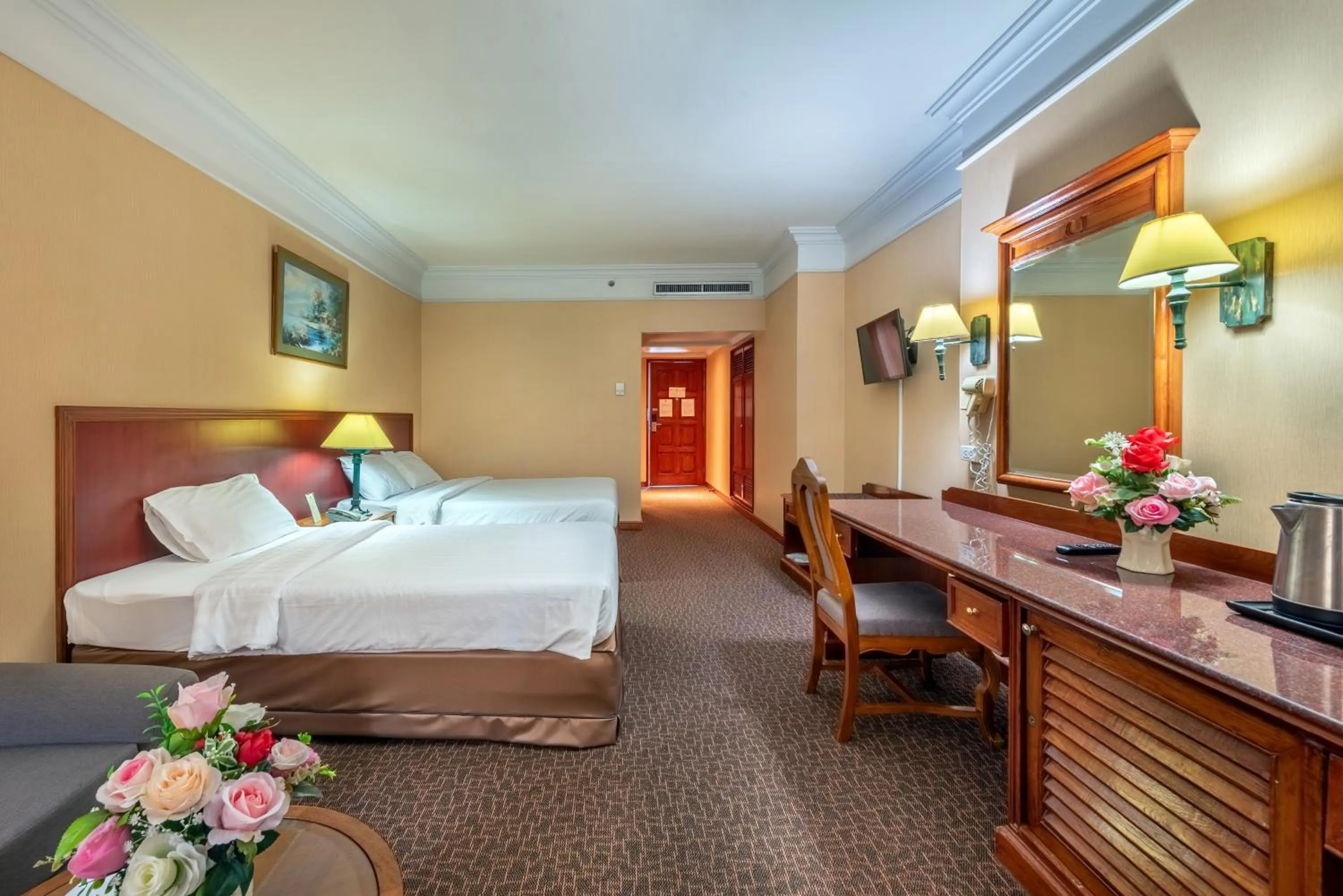 Bed in Royal Benja Hotel - Big Room Family-Friendly