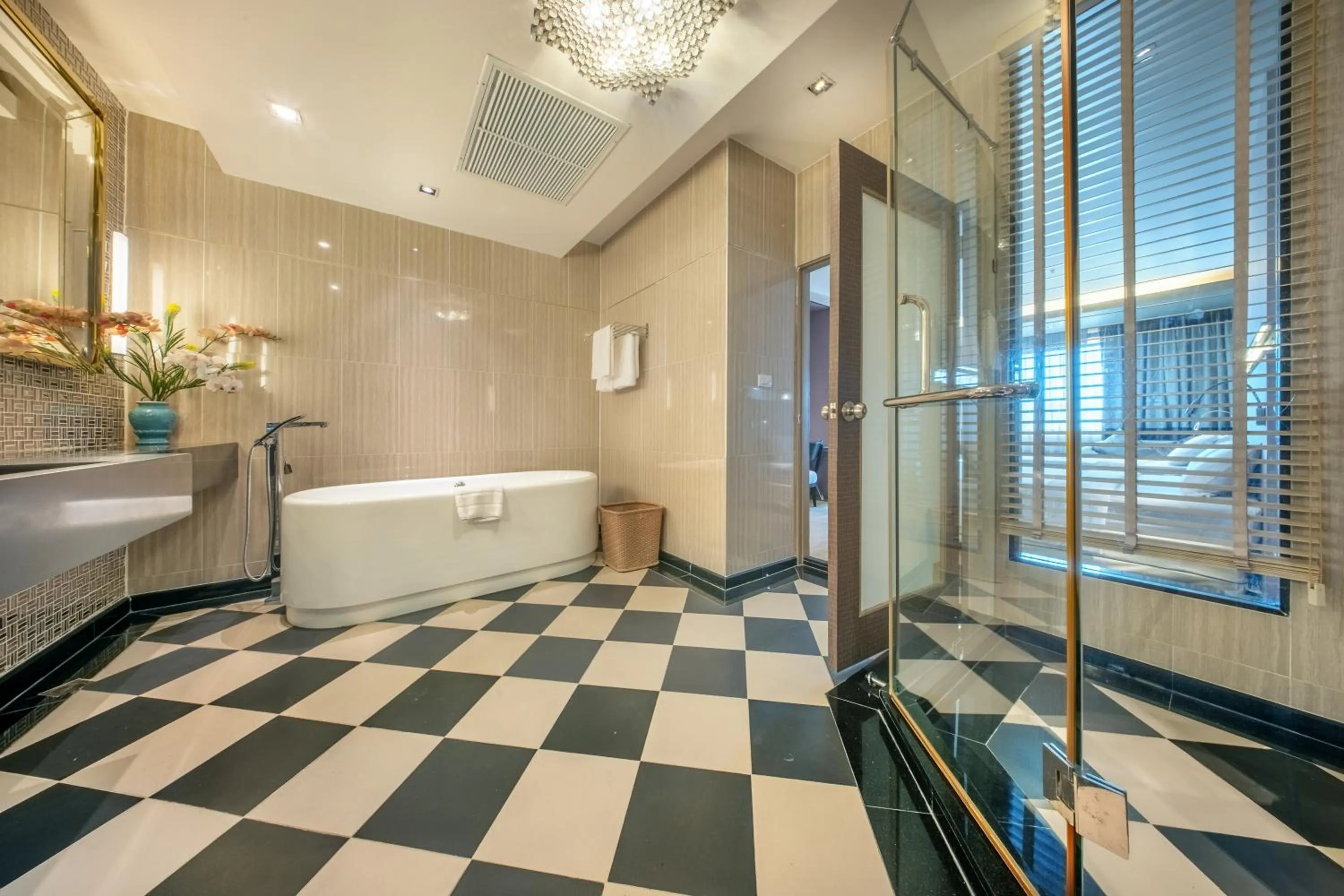 Bathroom, Bed in Royal Benja Hotel - Big Room Family-Friendly