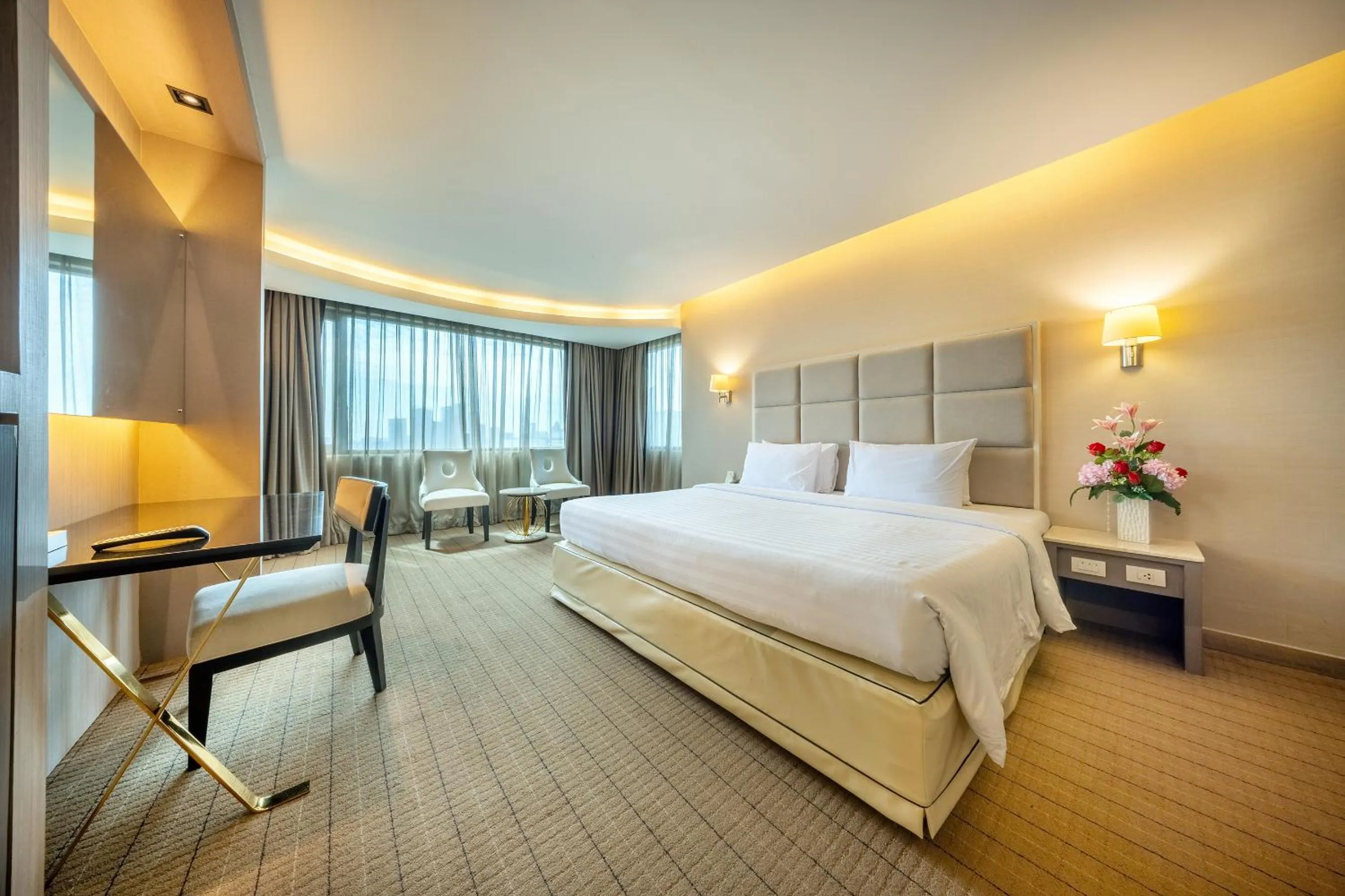 Photo of the whole room, Bed in Royal Benja Hotel - Big Room Family-Friendly