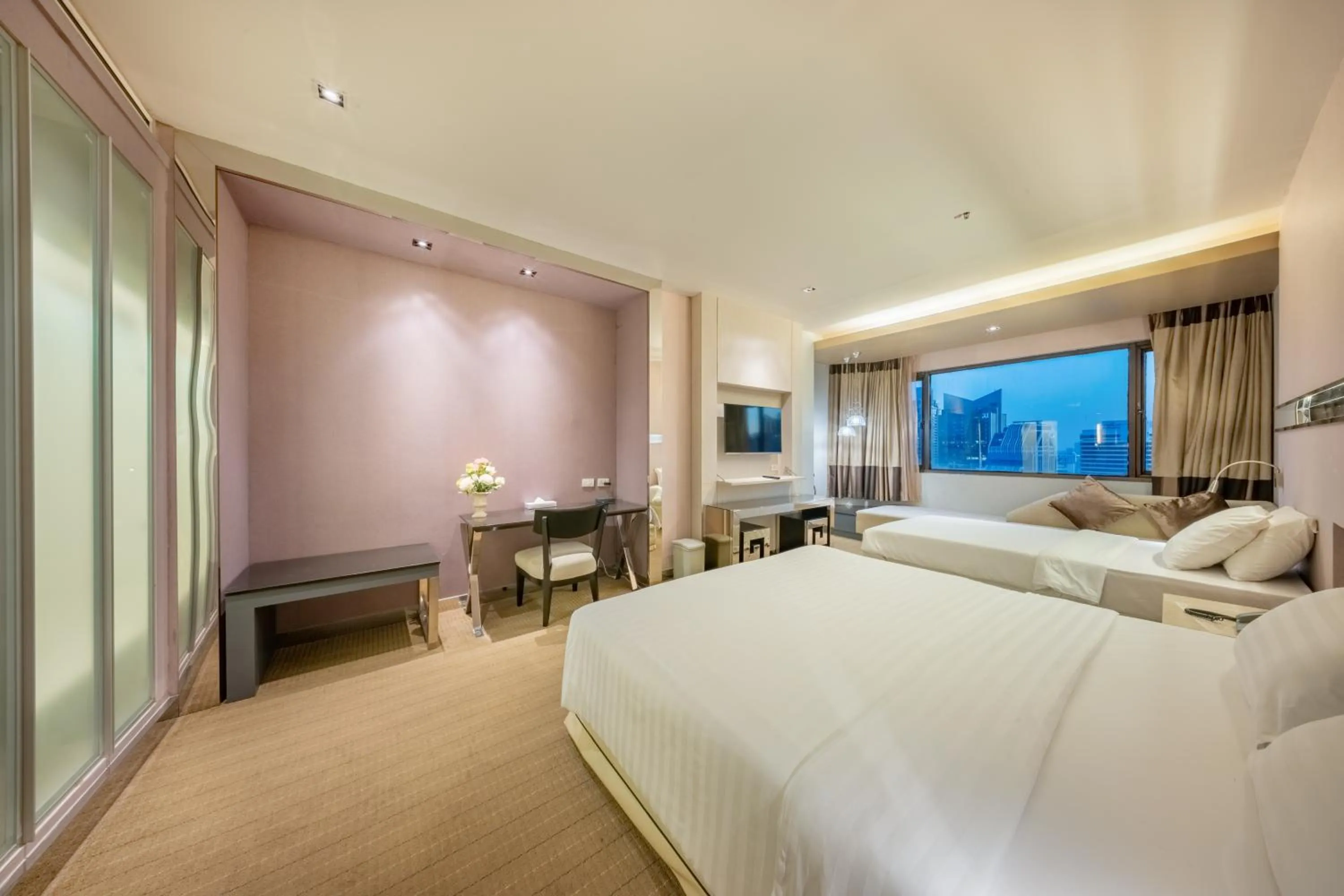 TV and multimedia, Bed in Royal Benja Hotel - Big Room Family-Friendly