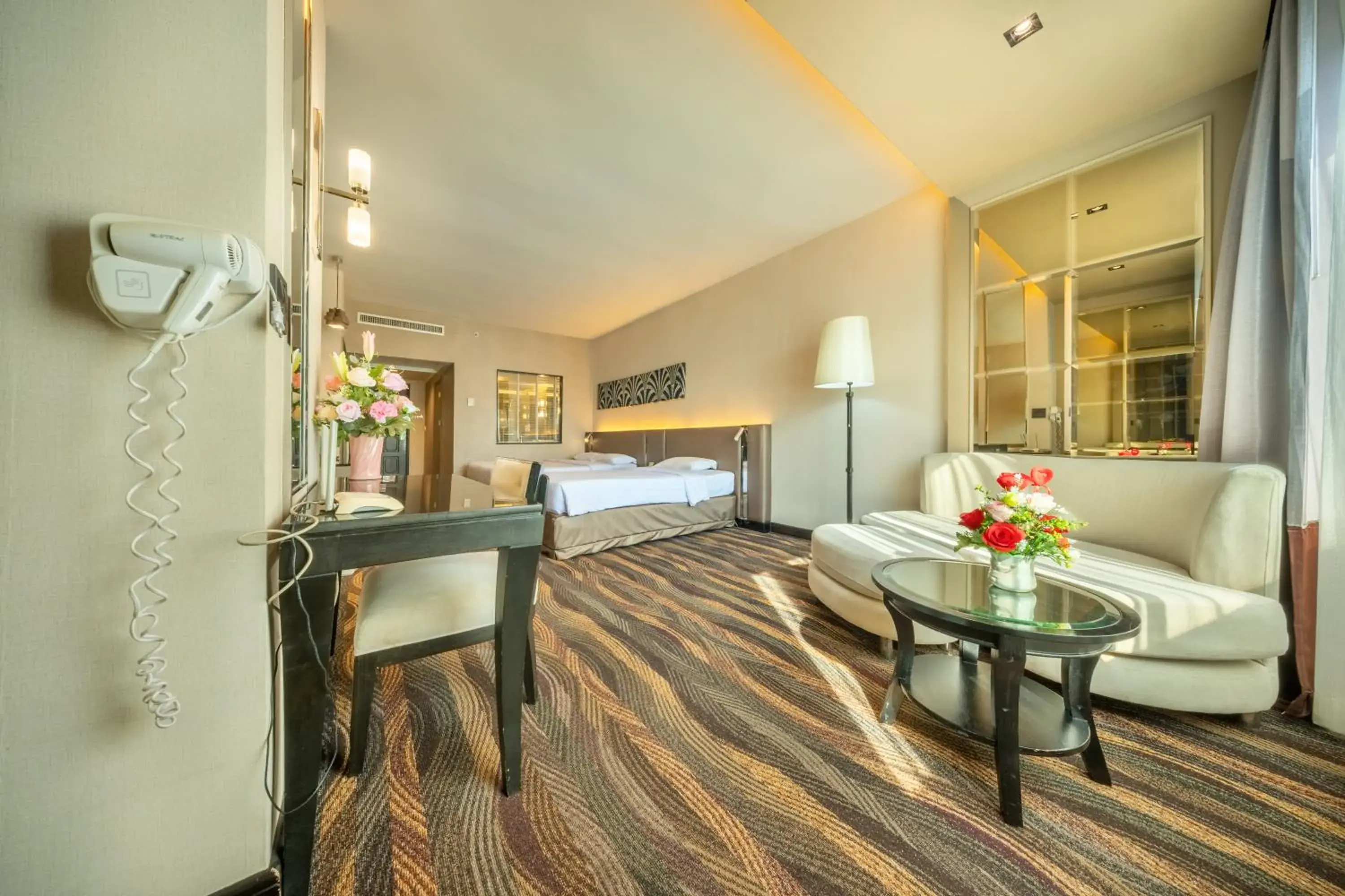 Bed in Royal Benja Hotel - Big Room Family-Friendly Bed in Royal Benja Hotel - Big Room Family-Friendly