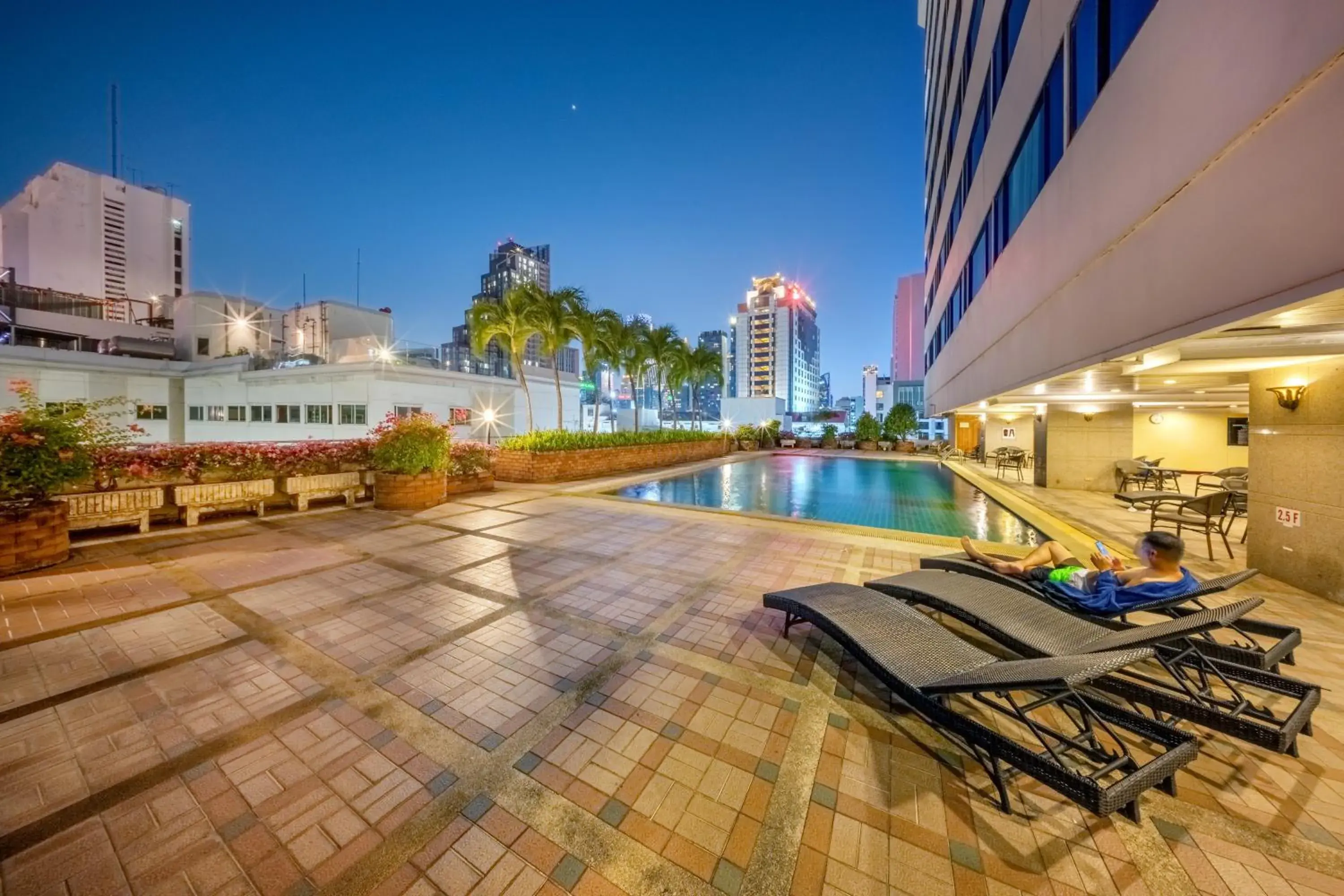 Swimming pool in Royal Benja Hotel - Big Room Family-Friendly Swimming pool in Royal Benja Hotel - Big Room Family-Friendly