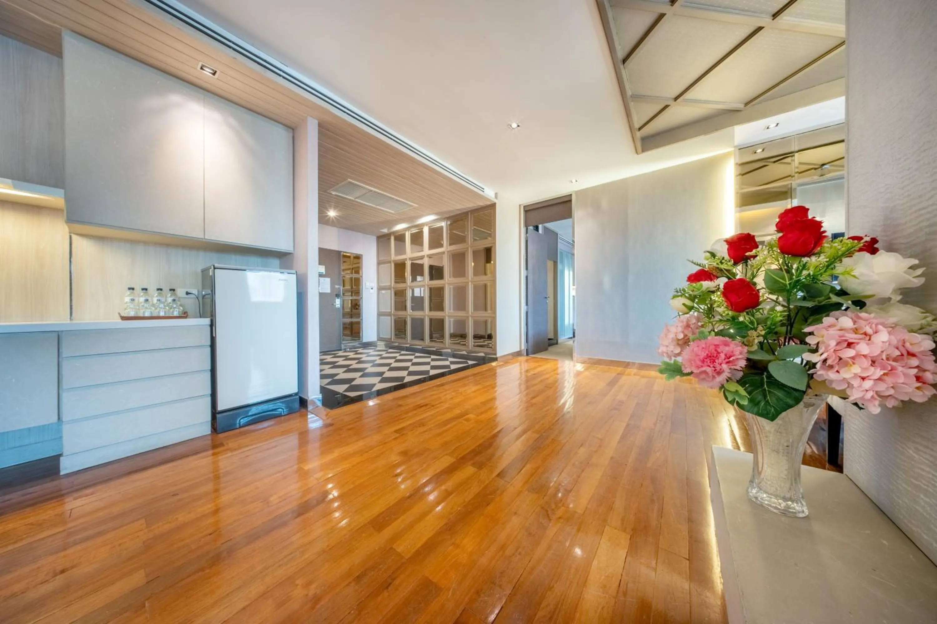 Kitchen or kitchenette in Royal Benja Hotel - Big Room Family-Friendly