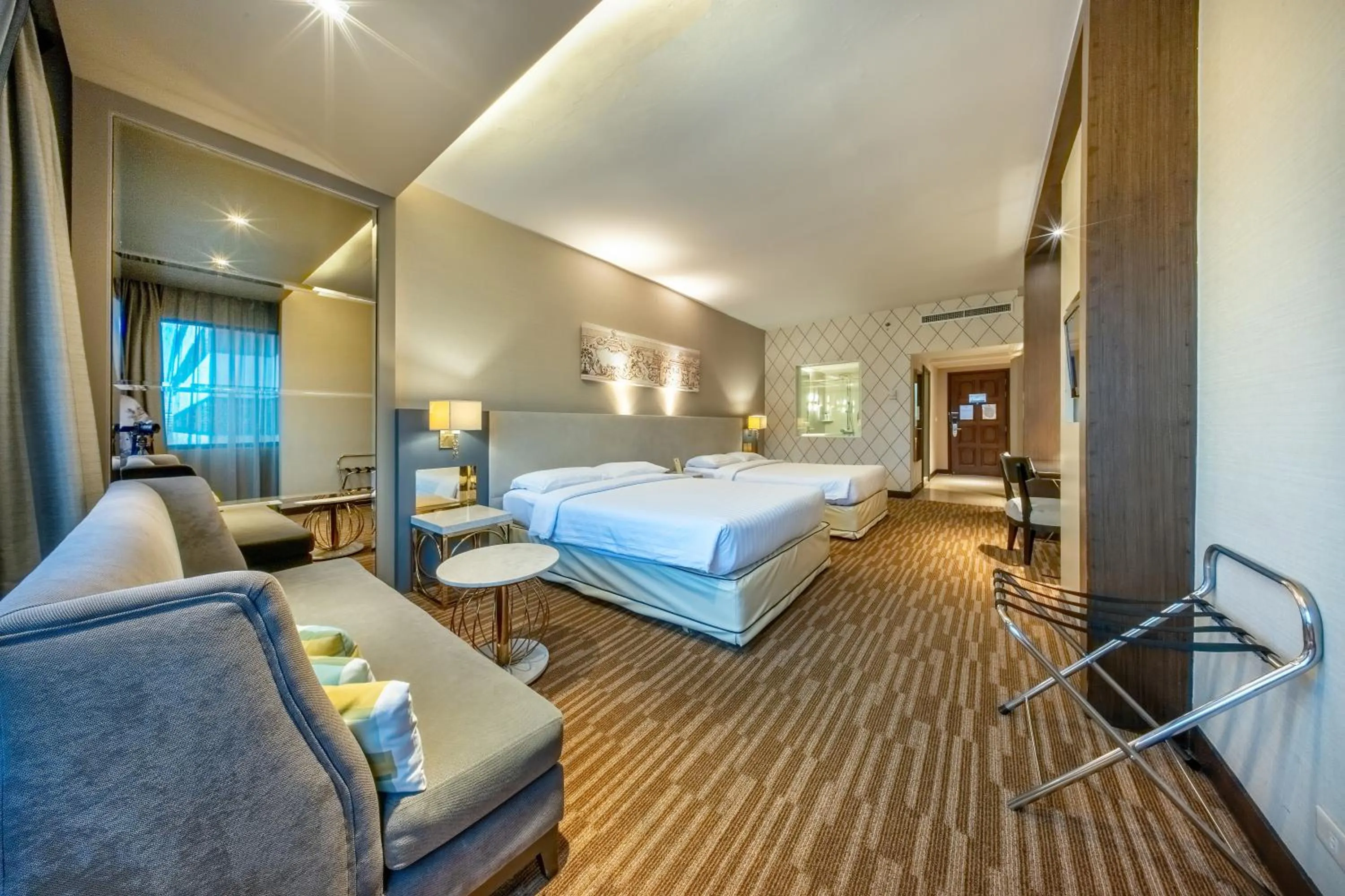 Bed in Royal Benja Hotel - Big Room Family-Friendly