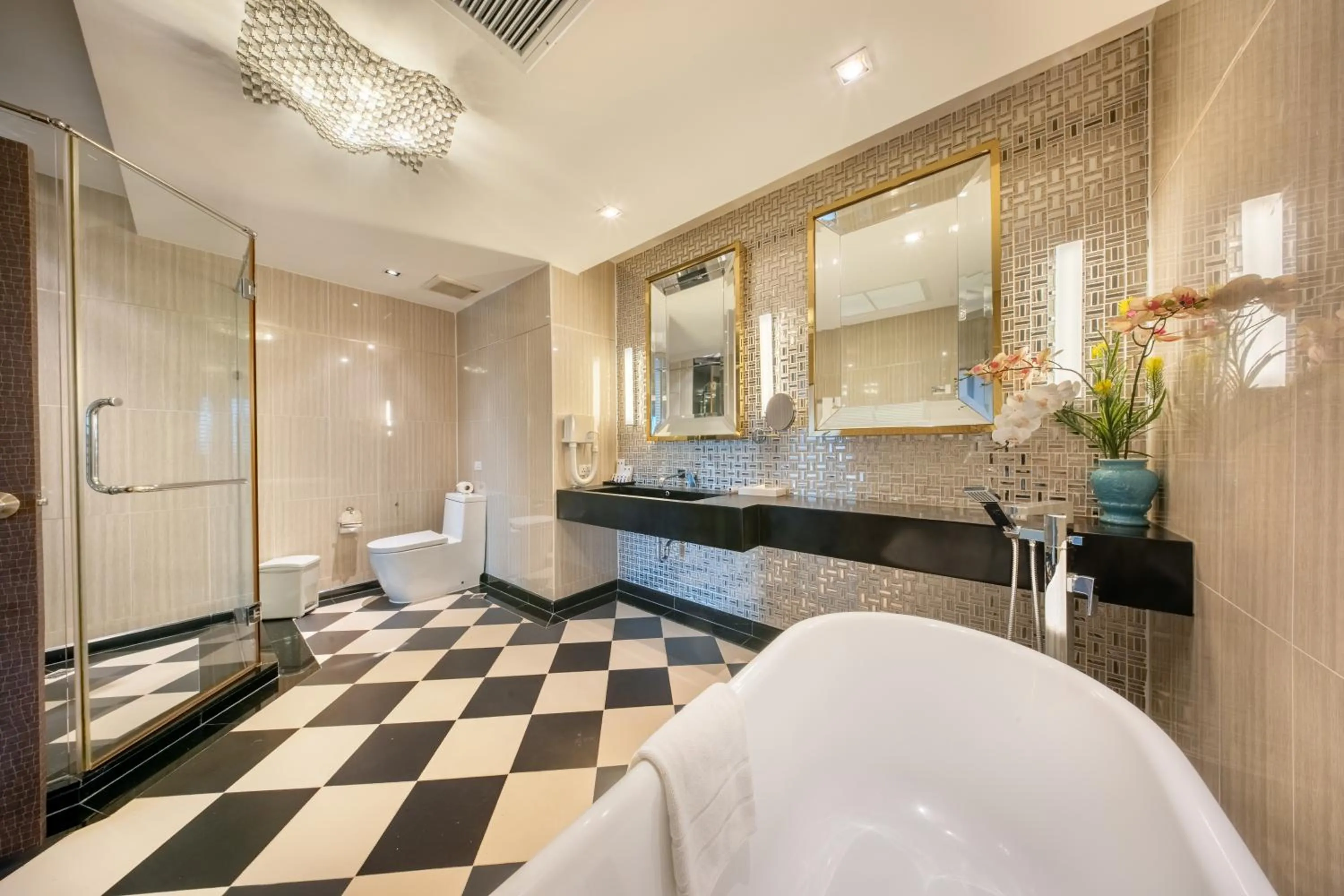 Shower in Royal Benja Hotel - Big Room Family-Friendly