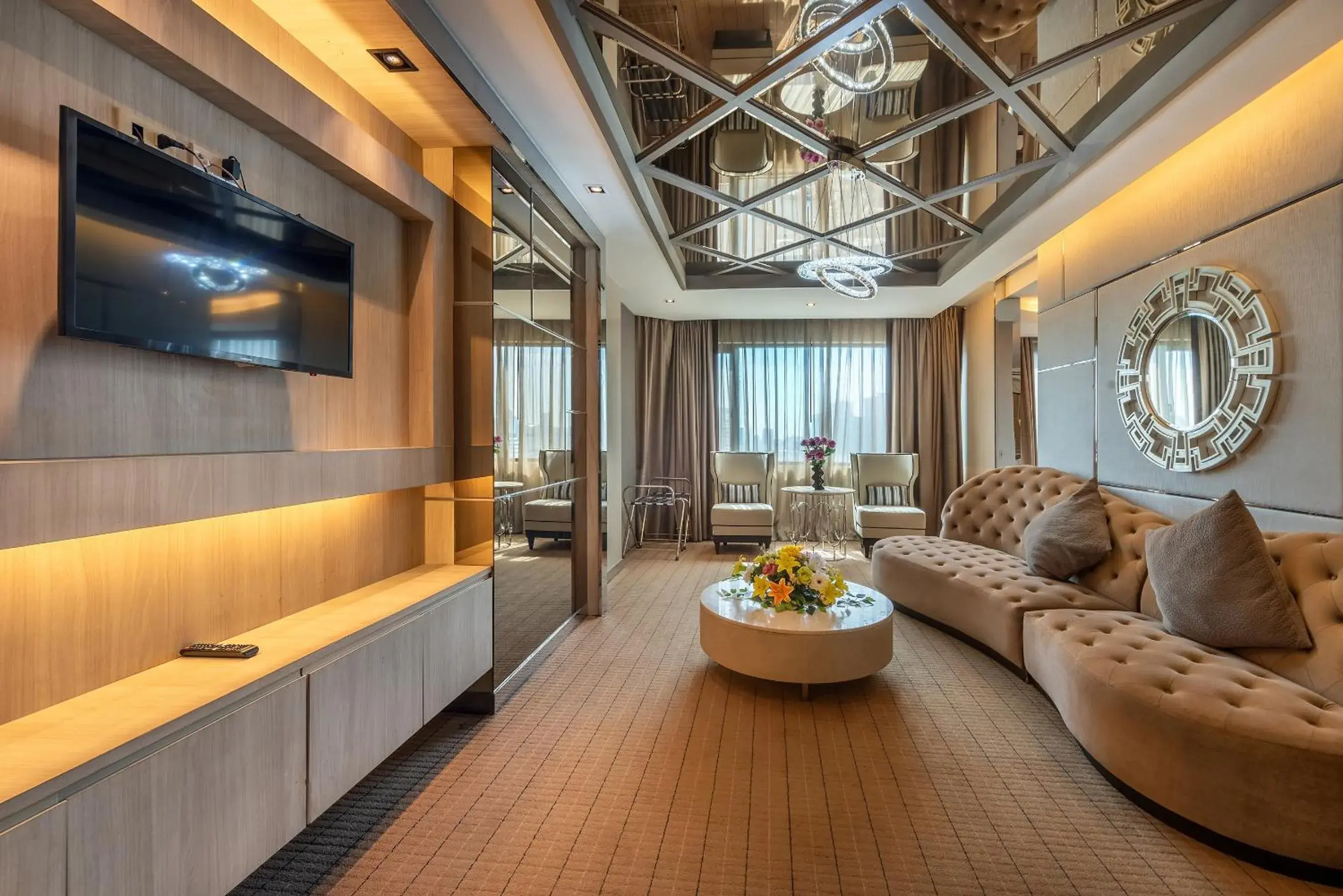 Living room in Royal Benja Hotel - Big Room Family-Friendly Living room in Royal Benja Hotel - Big Room Family-Friendly