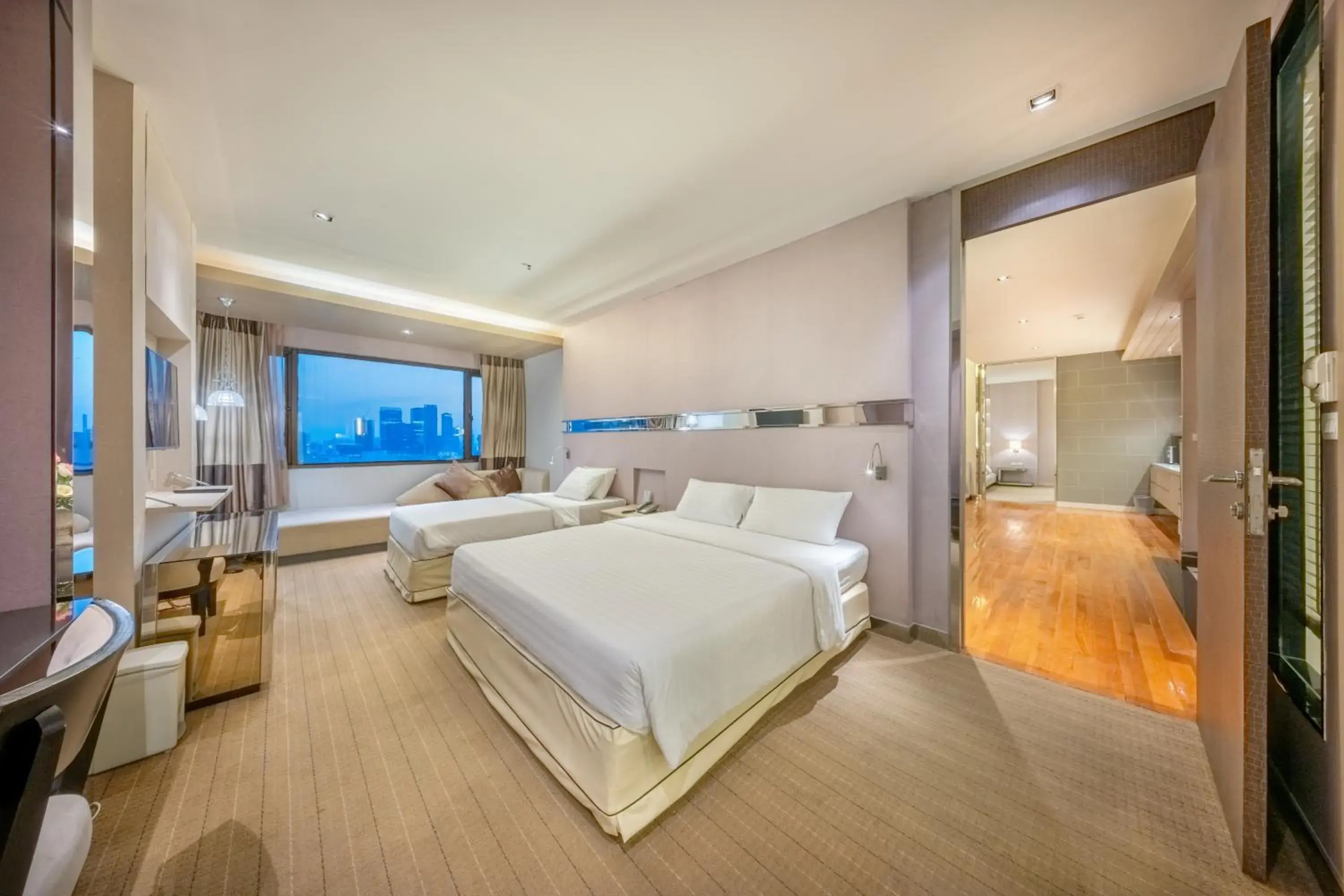 Bed in Royal Benja Hotel - Big Room Family-Friendly Bed in Royal Benja Hotel - Big Room Family-Friendly