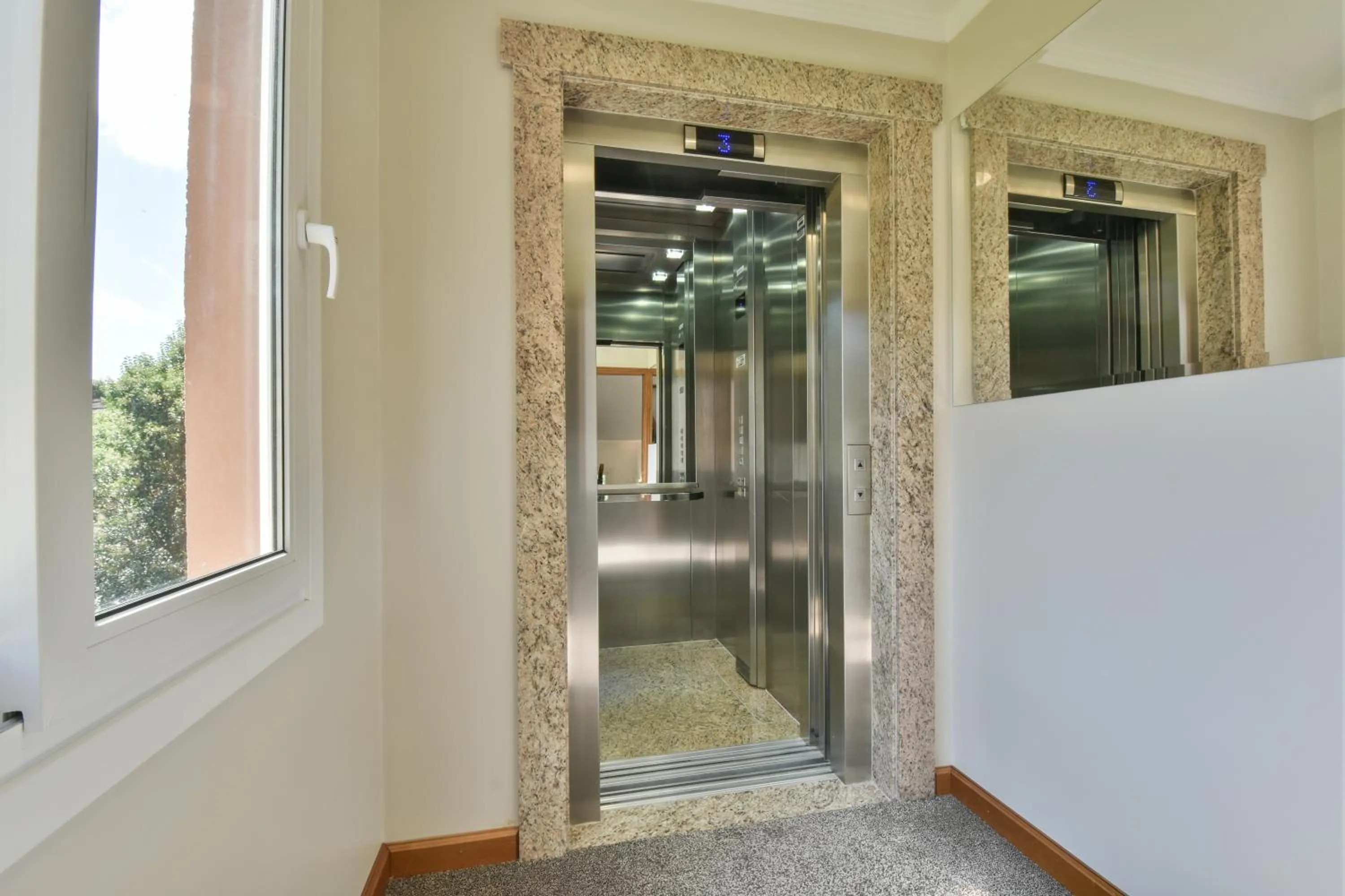 Facility for disabled guests in Micheline Hotel Tricot - ao lado da Rua Coberta