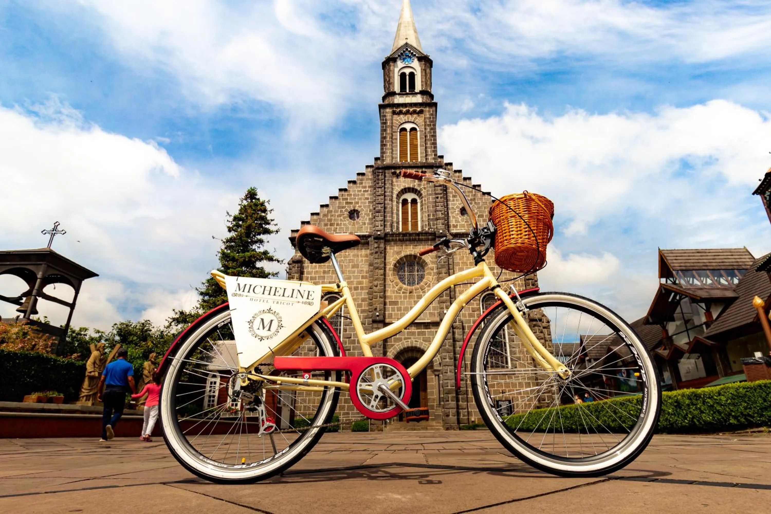 Entertainment in Micheline Hotel Tricot - ao lado da Rua Coberta