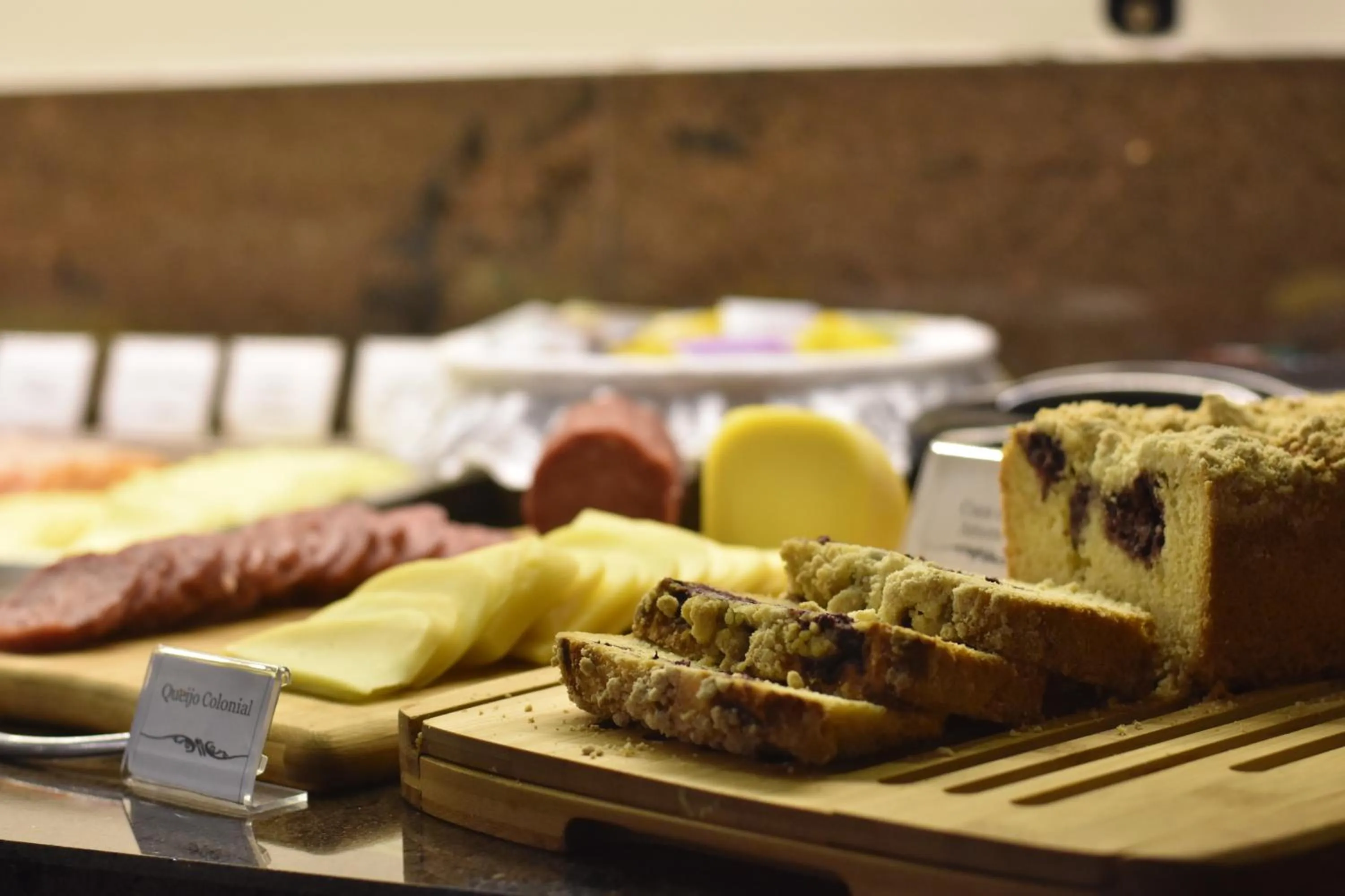 Buffet breakfast in Micheline Hotel Tricot - ao lado da Rua Coberta