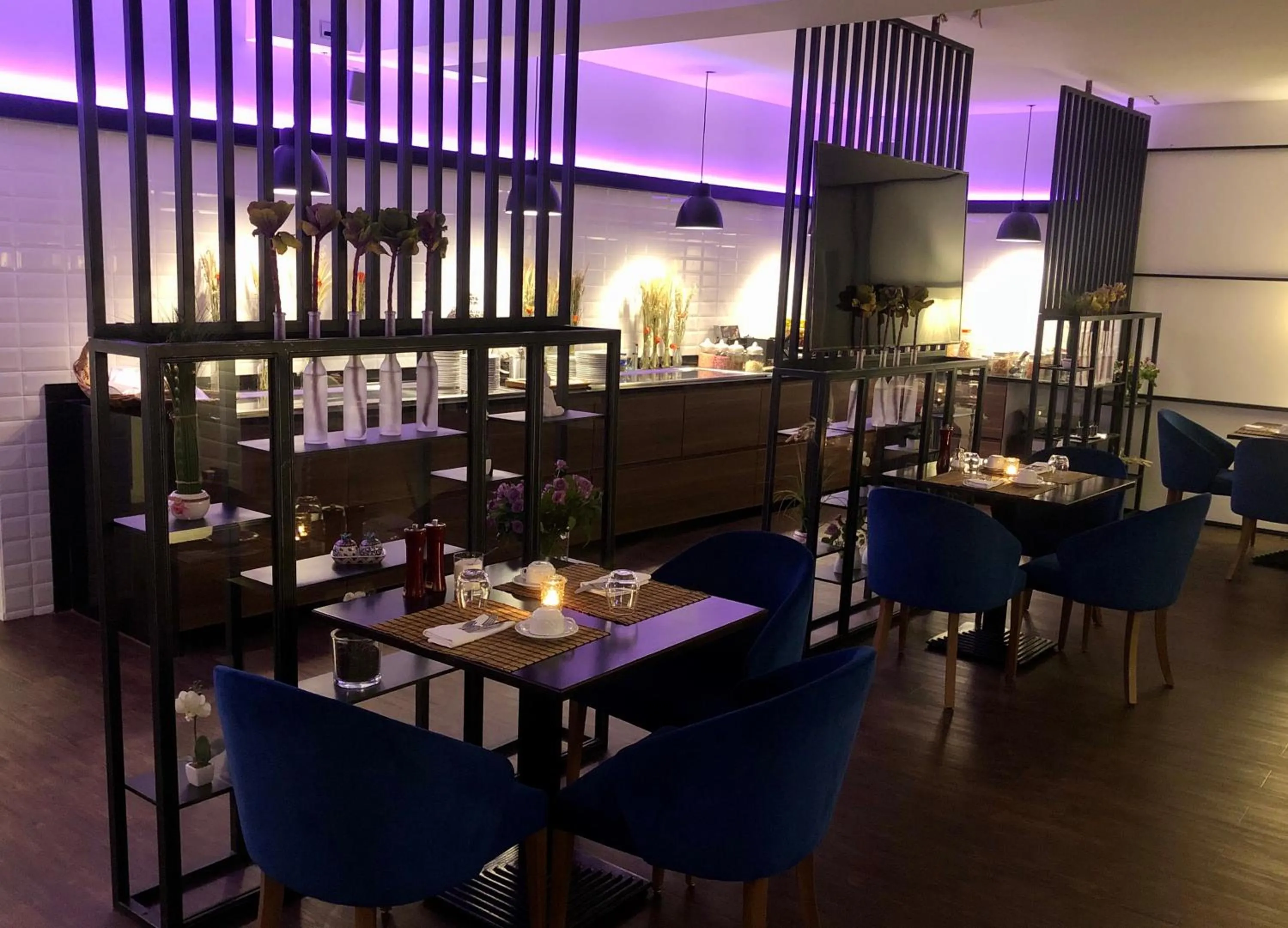 Restaurant/places to eat in Hotel Ramor Garni