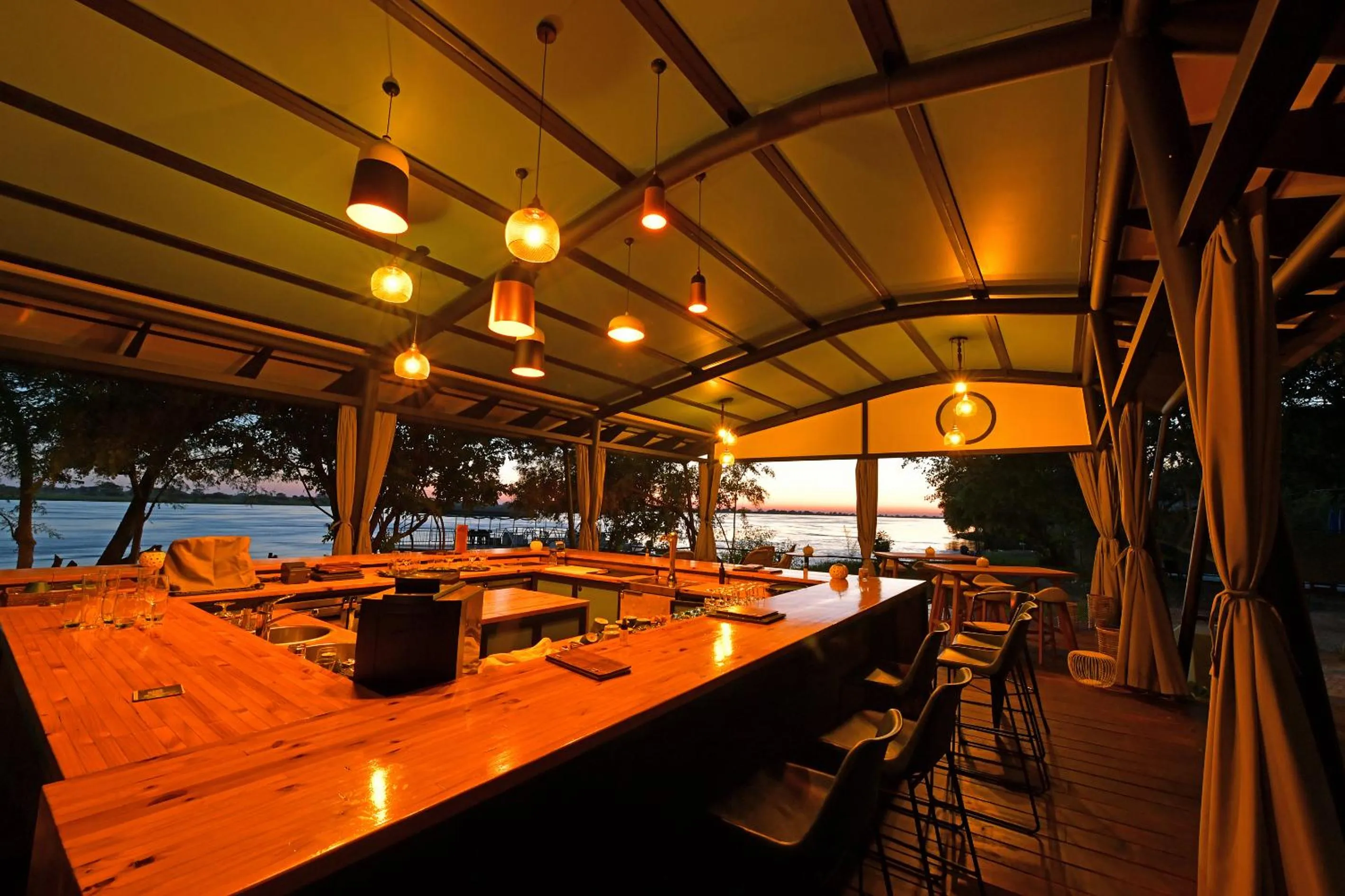 Restaurant/places to eat in Zambezi Mubala Lodge