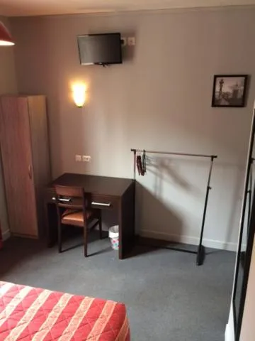 Staff, Bed in Hotel Les Arcades