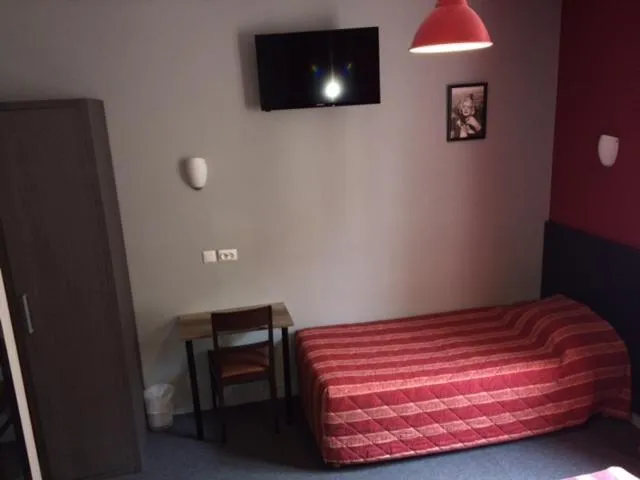 Staff, Bed in Hotel Les Arcades