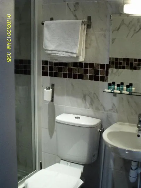 Shower in Hotel Les Arcades